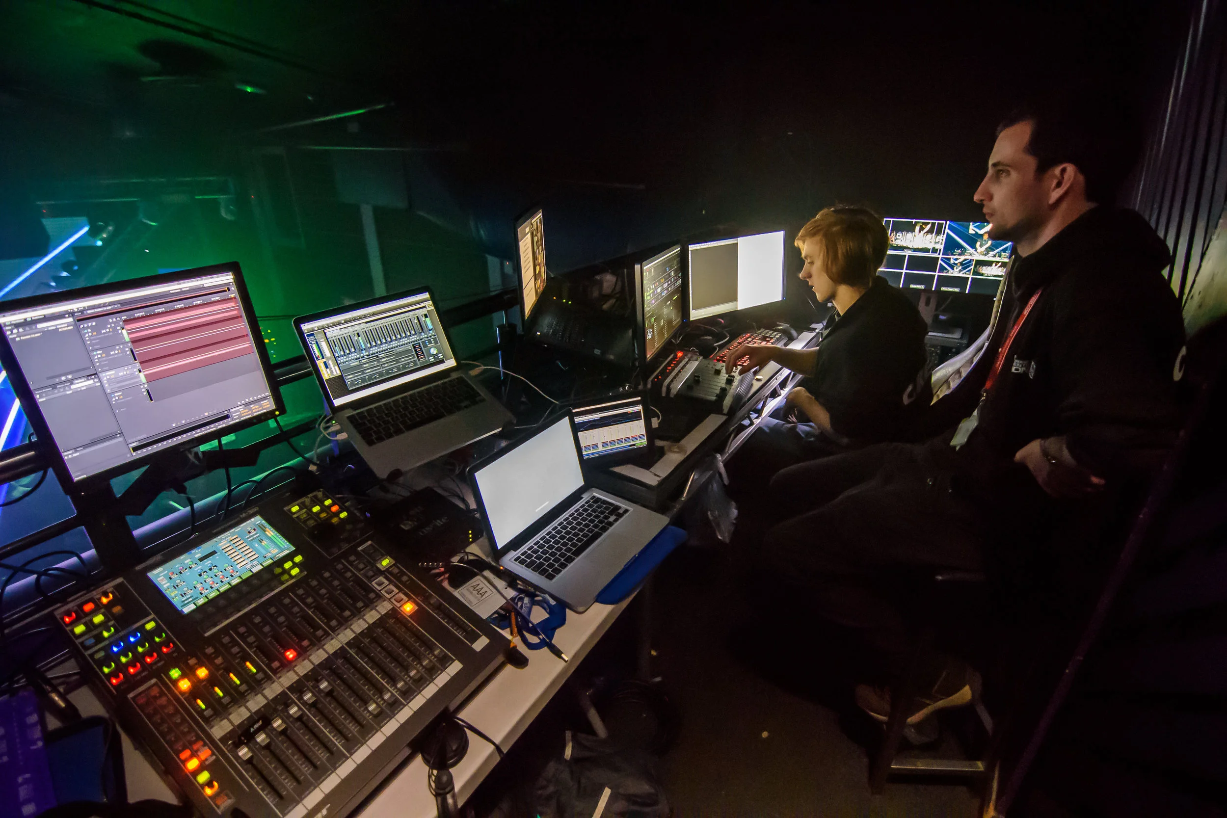  Nightclub visuals setup, running Resolume Arena as well as a multi-camera setup for IMAG 