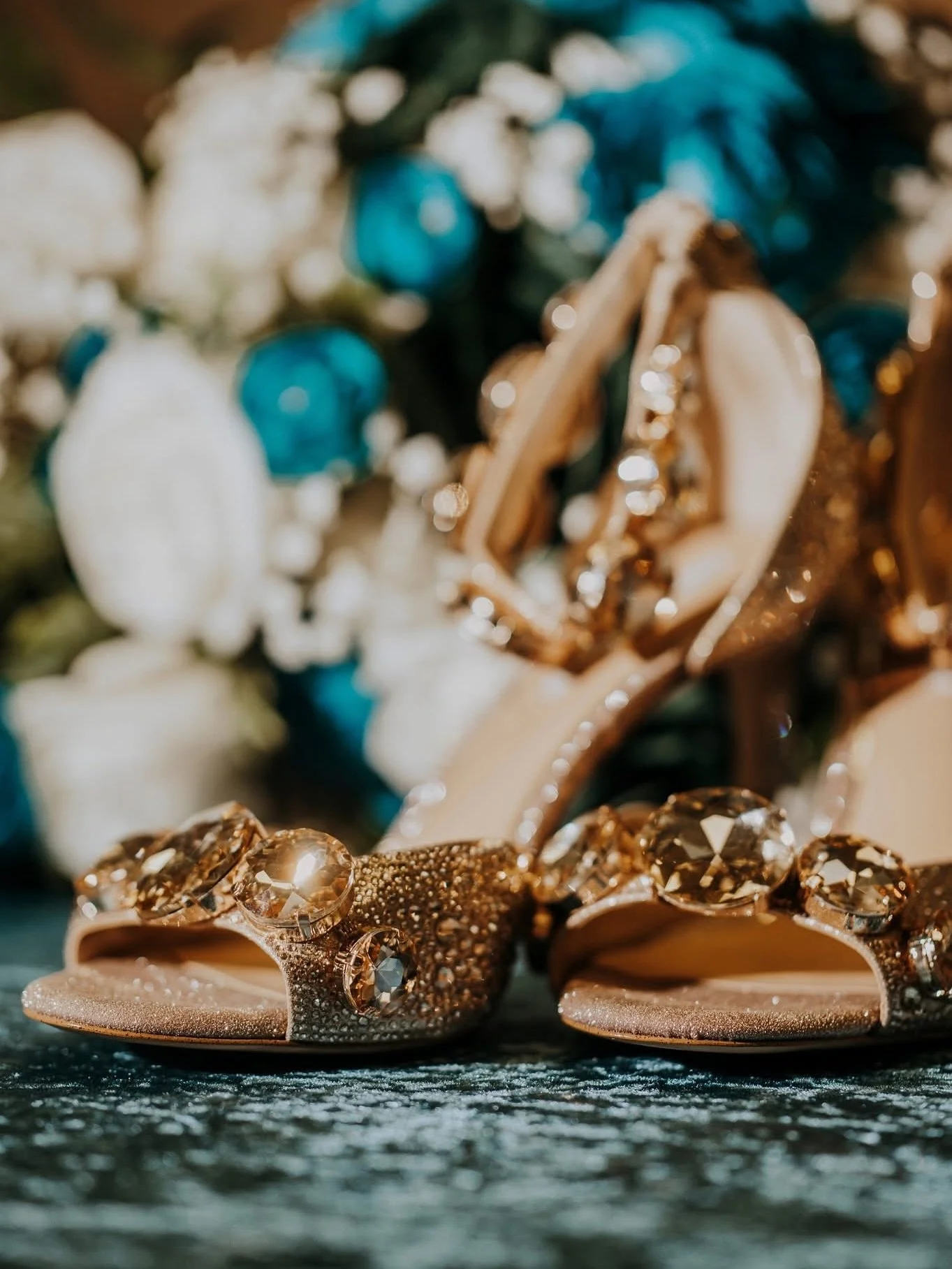 We can NOT get over Sierra and Joshua’s reception decor! No detail went unnoticed! Amazing 🤩 
@oasisconferencecenter 
#receptiondecor #luxuryreception #luxurydecor #photography #design #golddecor #jessicawigginsphotography