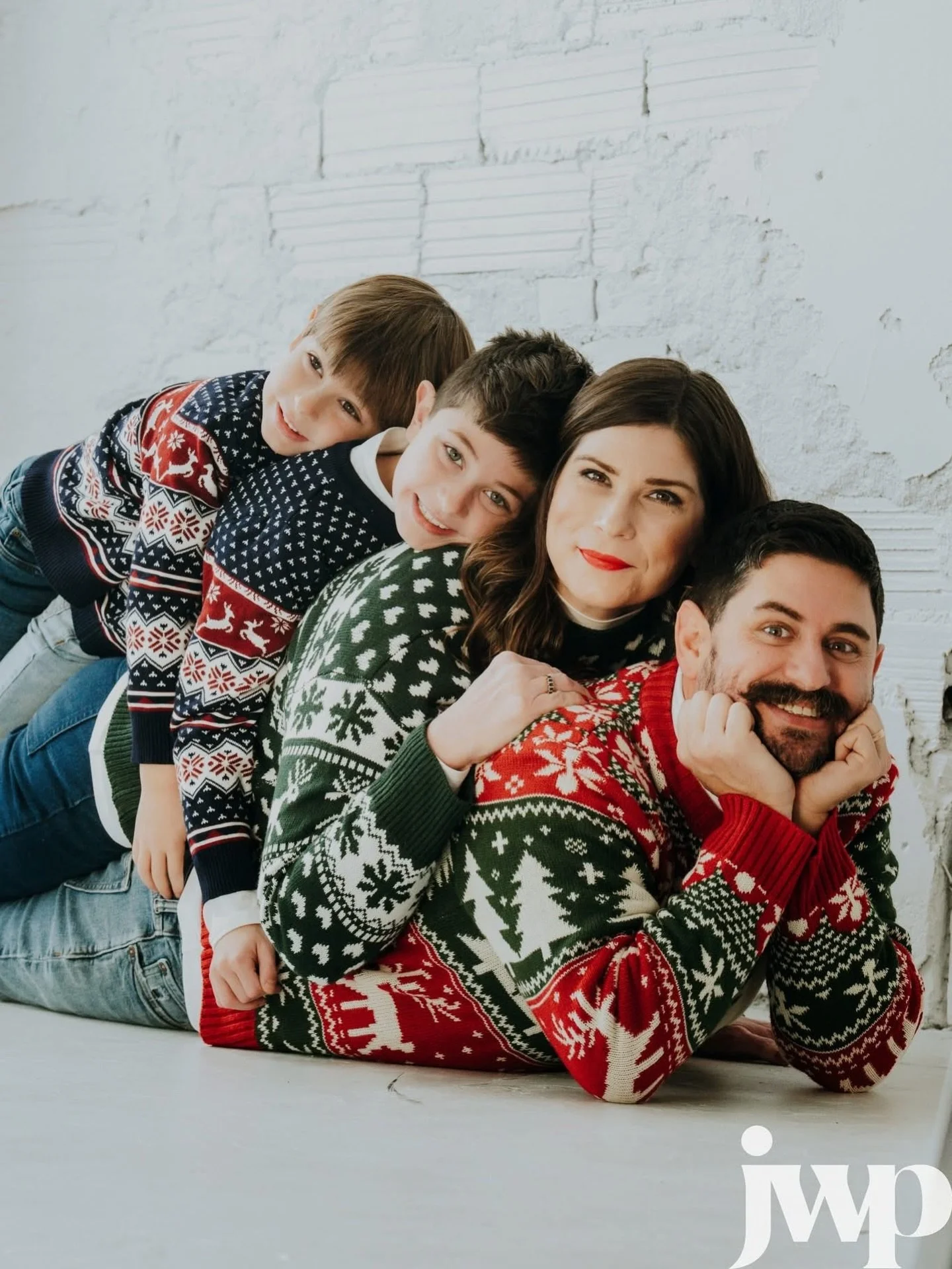 We LOVED the funny pose here and the whole JCPenney awkwardness 🤣 #pose #photoshoot #awkward #vintage link in bio to book.