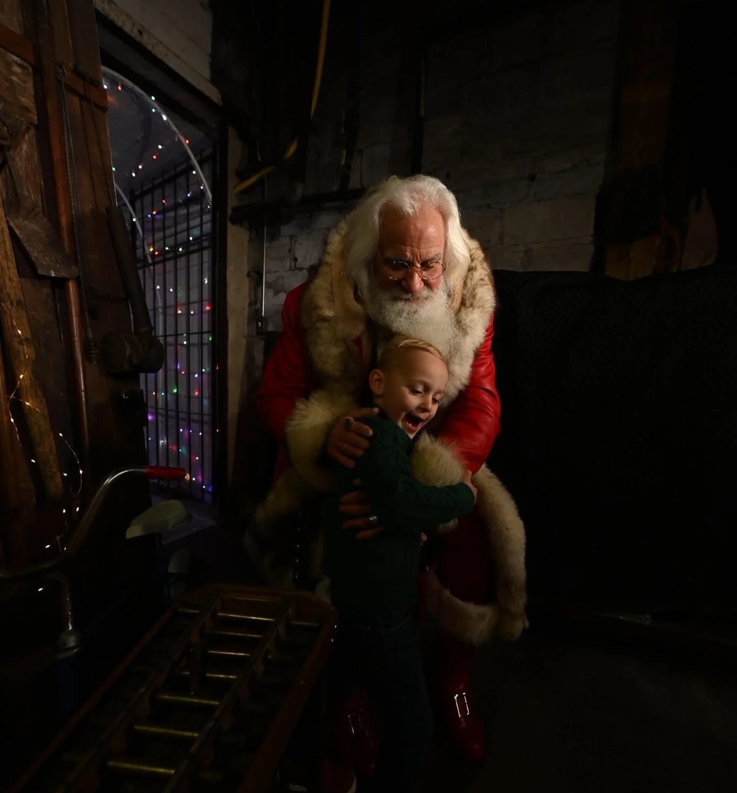 Santa gives the best warmest hugs! #linkinbio #photography #santaexperience