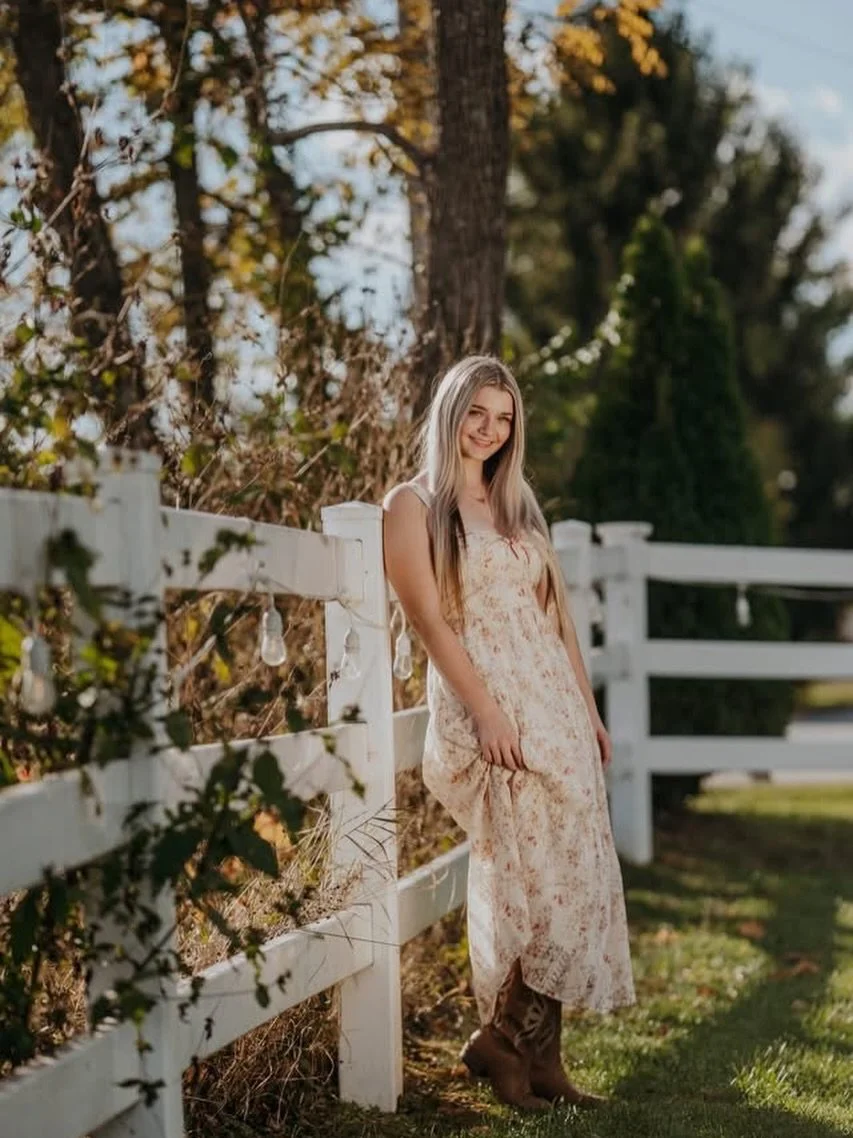We caught the last of the fall colors with this session! #senior #photography #photos #fall #linkinbio