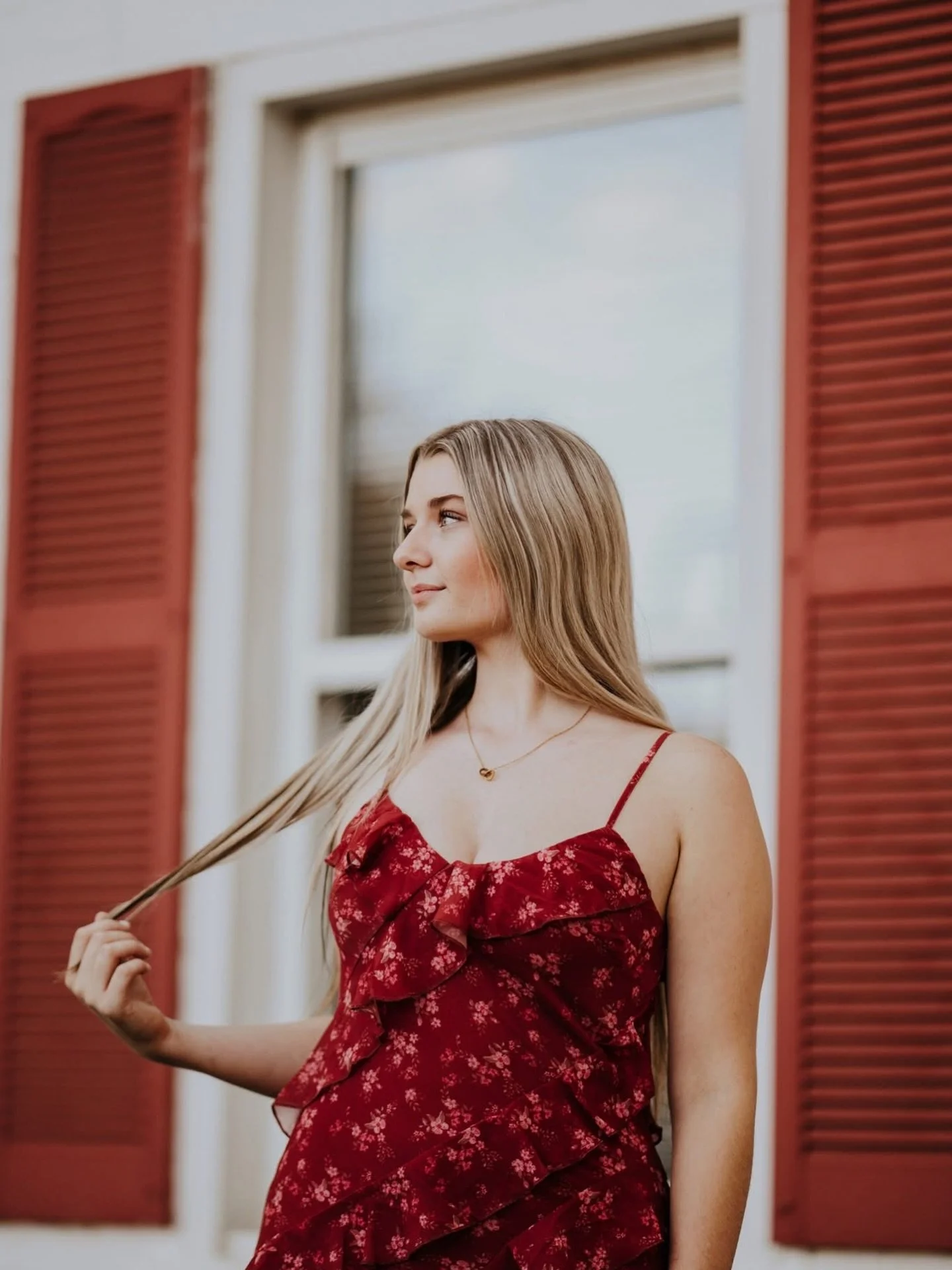 That red is STUNNING! We love when our seniors go bold! #senior #photoshoot #photography #linkinbio