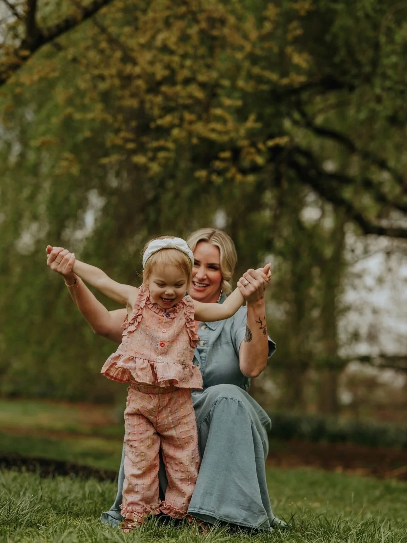 We still have openings for spring mom and me minis during the week! These are a great opportunity to get those updated spring photos, at a great price! 

Check our linktree in our bio for the booking links.🔗 
For weddings visit: @jessicawigginsprodu