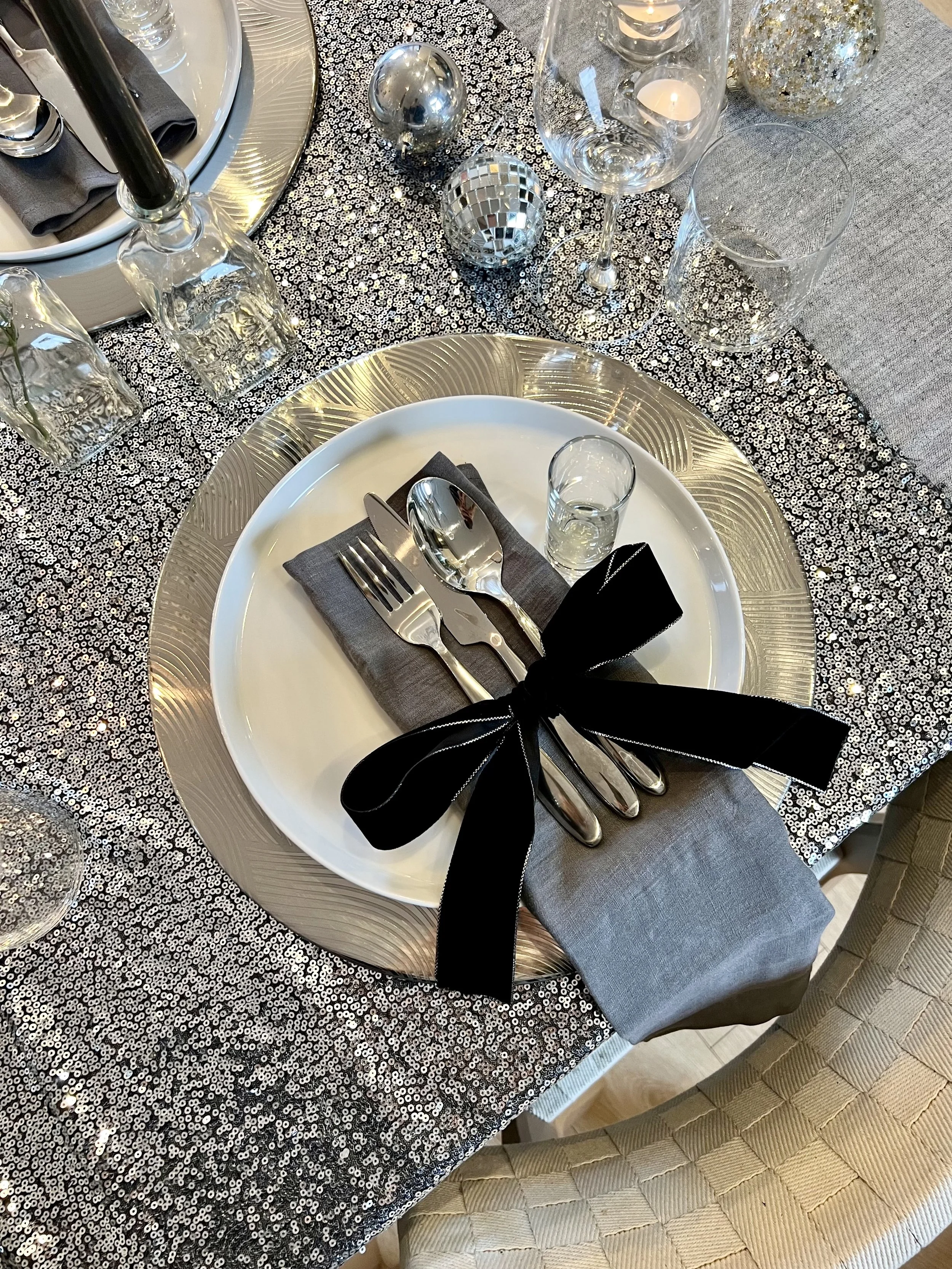Glitzy NYE Tablescape