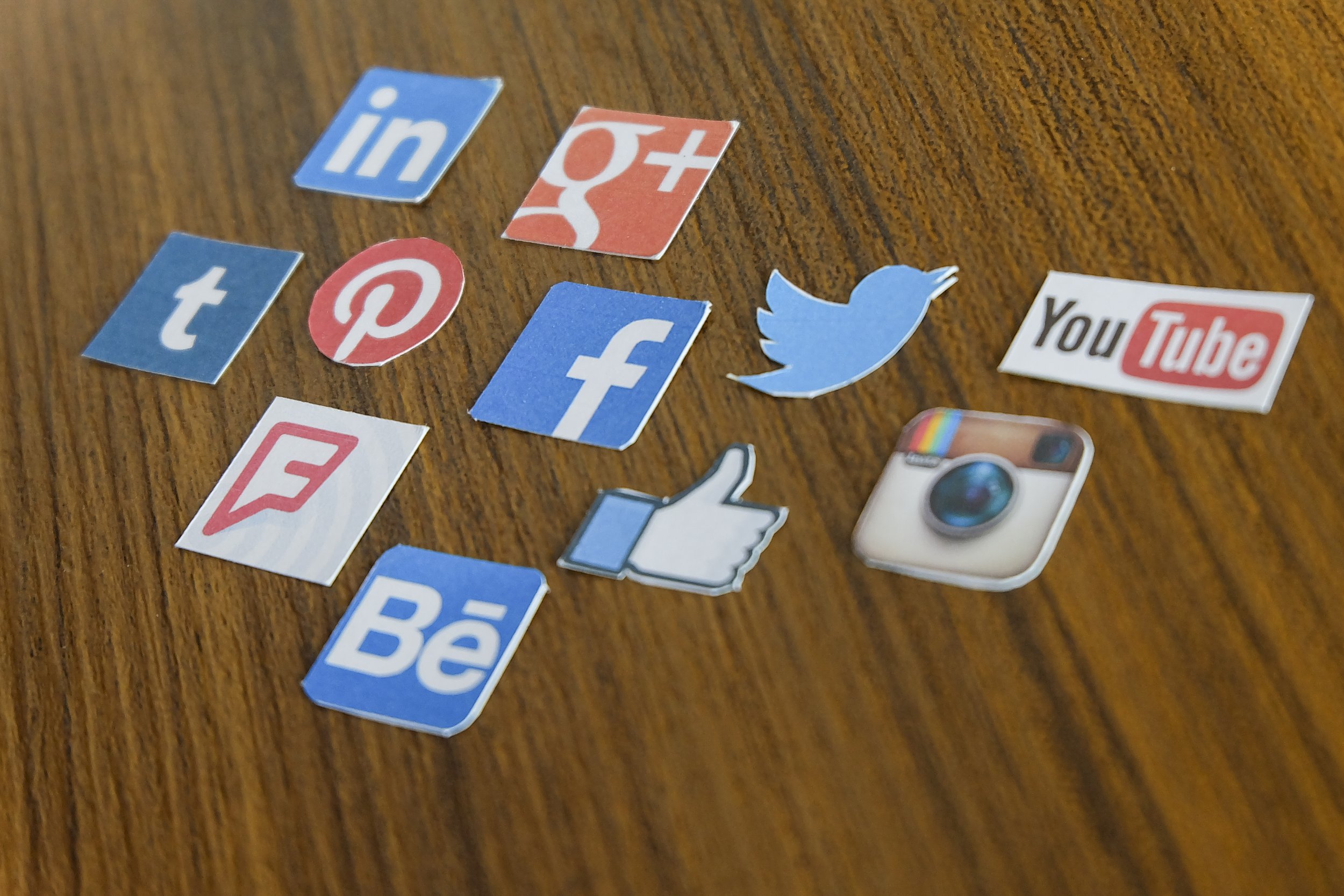 chiang-mai-thailand-september-24-2014-social-media-brands-printed-on-sticker-and-place-SBI-301081812.jpg