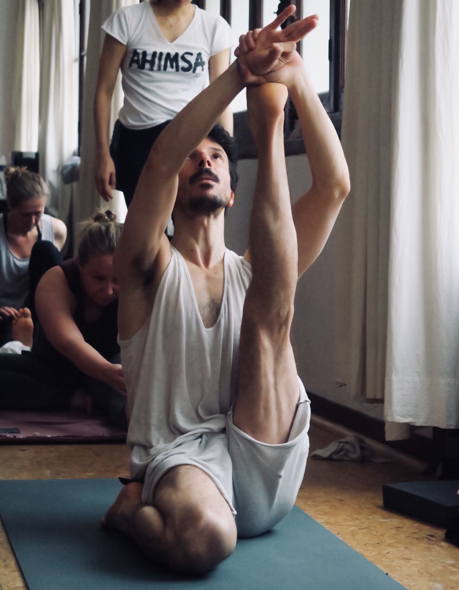 Nicolas captured in Krounchasana at Kia´s In-depth Development Training in Paris 2018