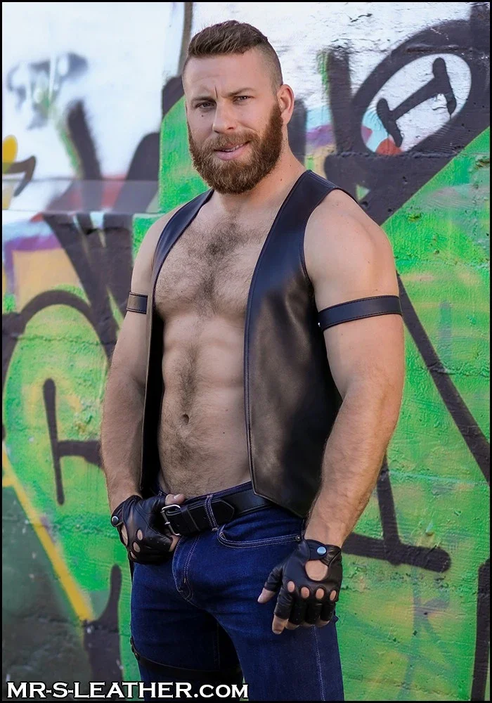 classic_bar_vest-1.jpg.webp