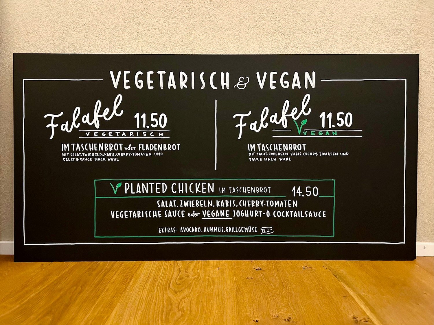 Grosse beschriftete Menütafel