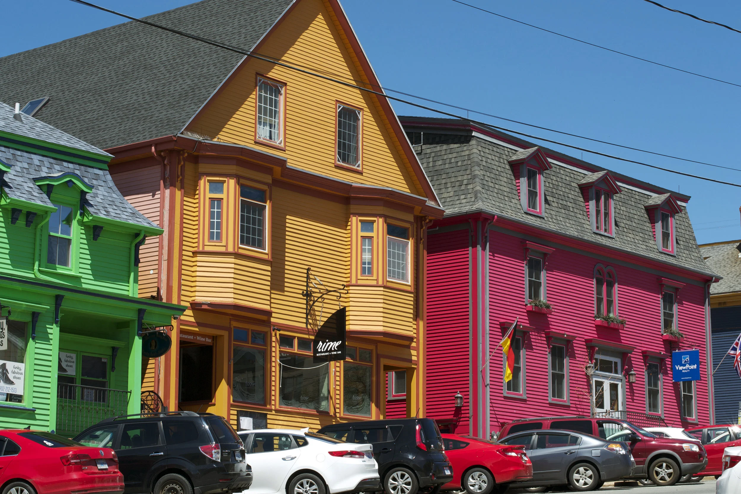 lunenberg colourfulhouses.jpg