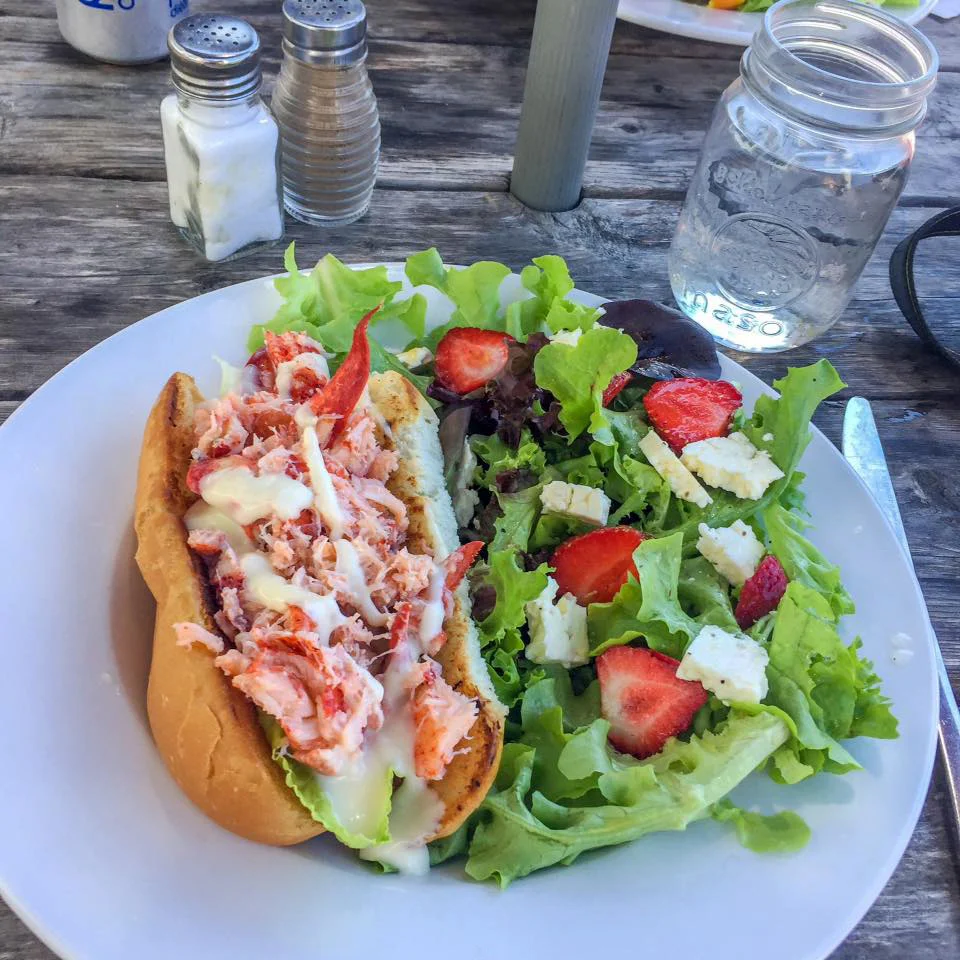 lobsterrollpei.jpg