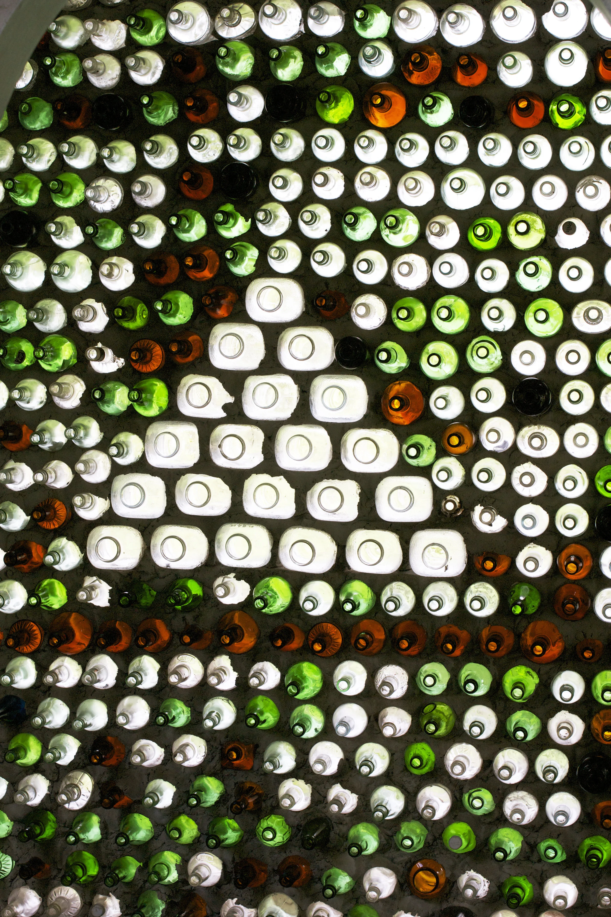 glass-house-triangle-design-wall.jpg