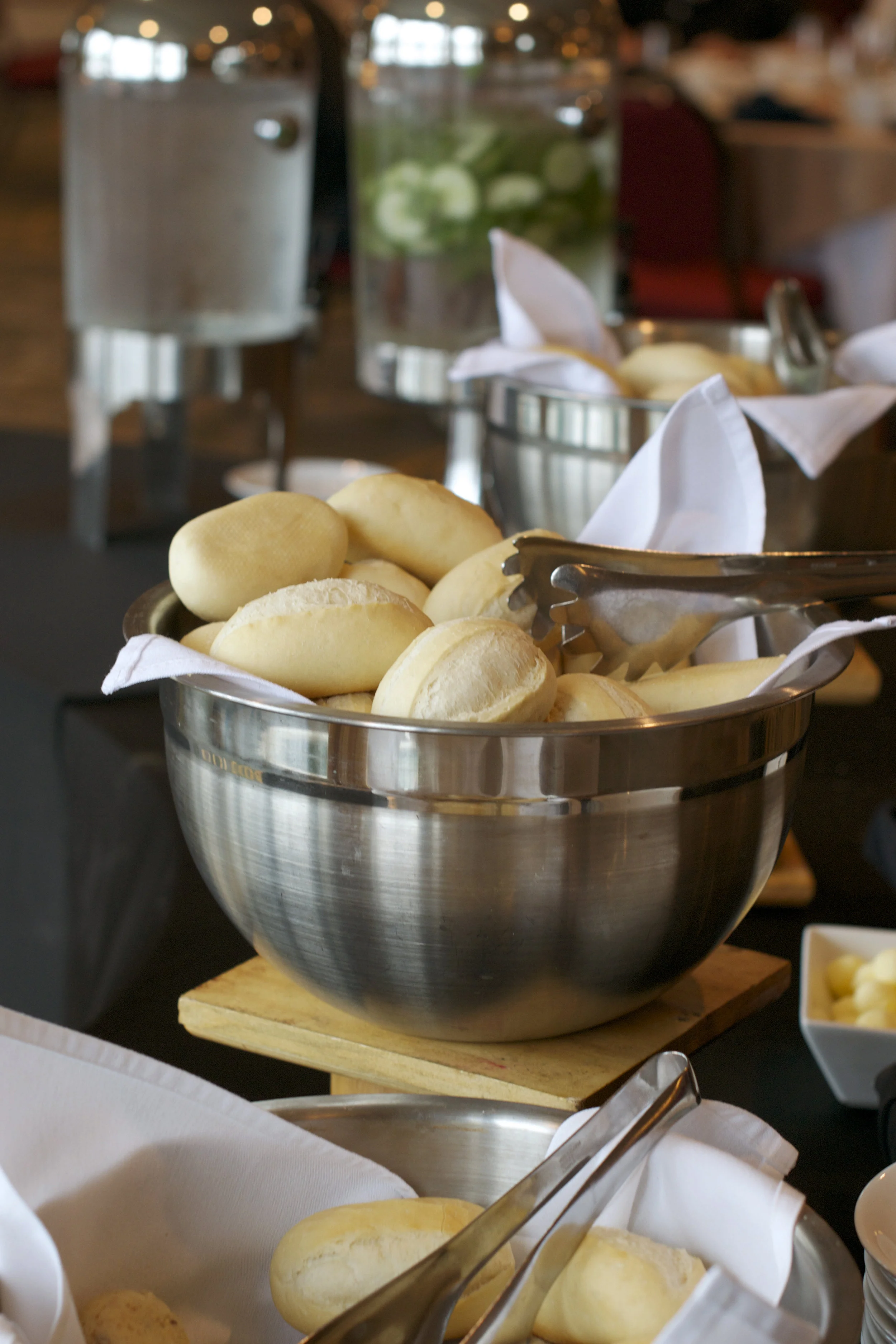 bread-table-chowder.jpg