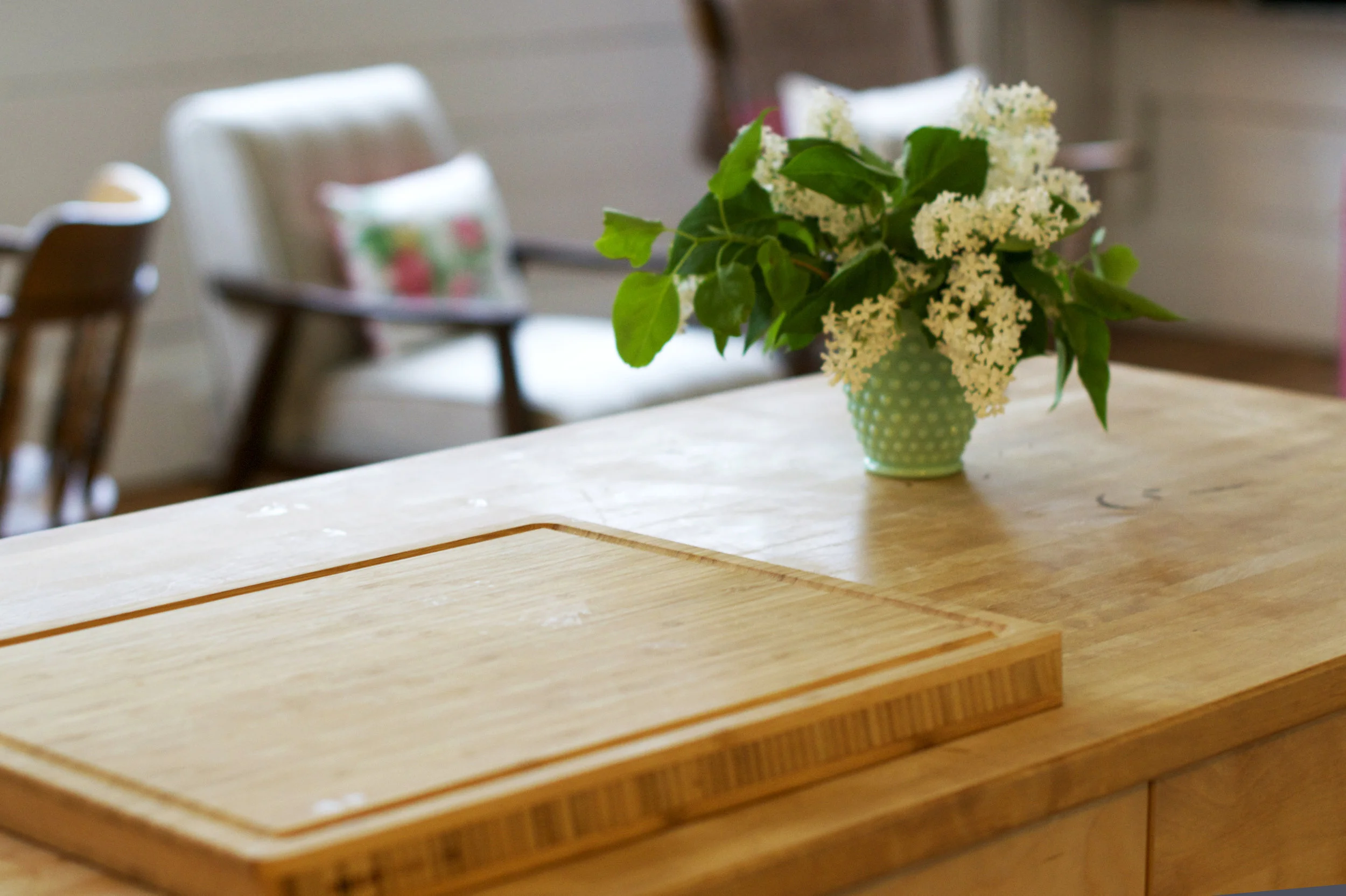 cutting-board-vase-of-flowers.jpg