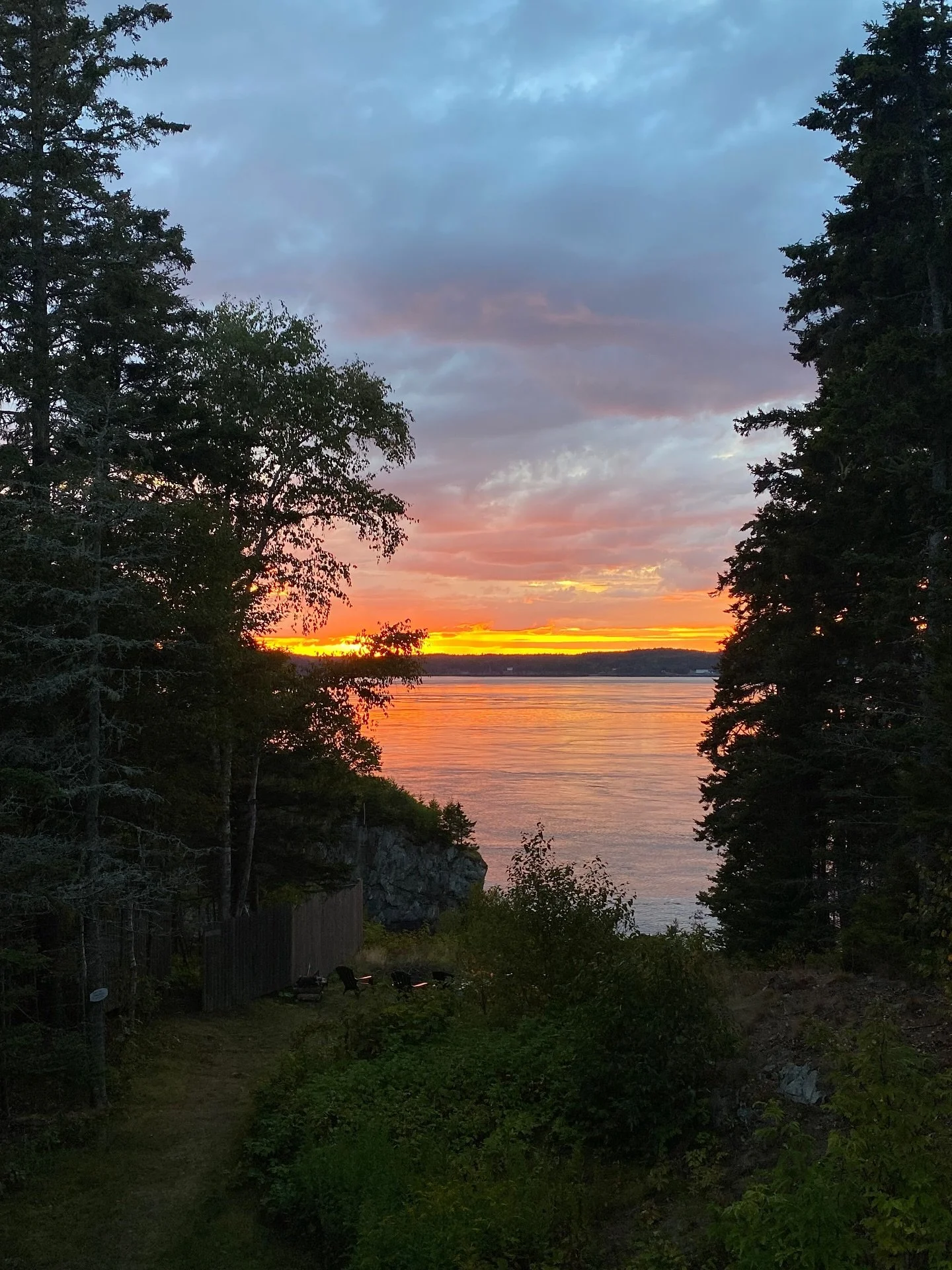 The sky unraveled into a masterpiece, one brushstroke at a time. #maritimesmaven 
.
.
.
.
.
.
.
#campobelloisland #sunsetdreams #campobello #newbrunswickcanada #visitcampobello #newbrunswick #explorenb #visitsouthwestnb #sunset #campobelloislandocean