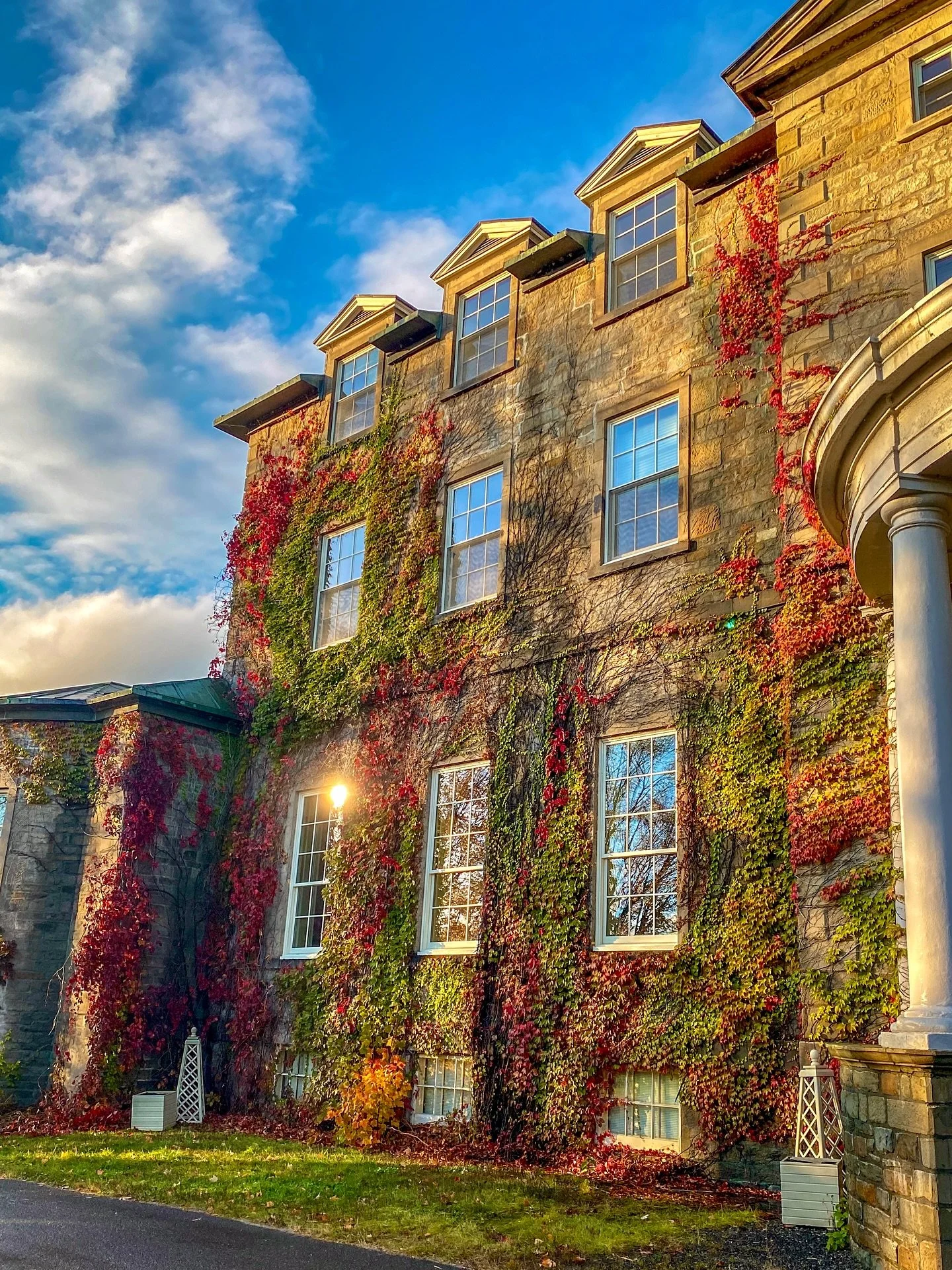 &ldquo;If a year was tucked inside of a clock, then autumn would be the magic hour.&rdquo; 🍁🍂

#maritimesmaven