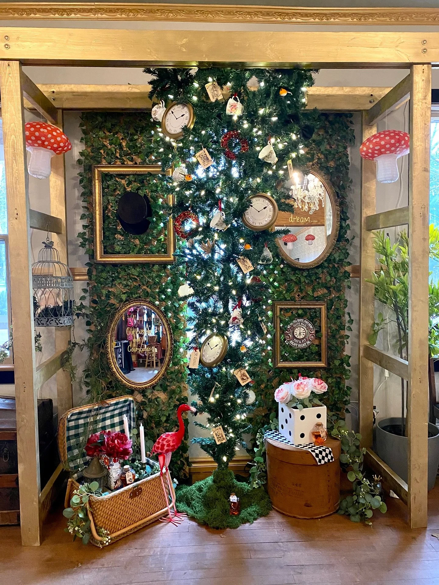 The @ladysmithmanor Christmas Market magic carried right into Day 2. ✨🎄🐇
If you missed this enchanting weekend but don&rsquo;t want to miss the next one, you&rsquo;ll find all the deets waiting for you in the link 🔗 in my bio. Each holiday season,