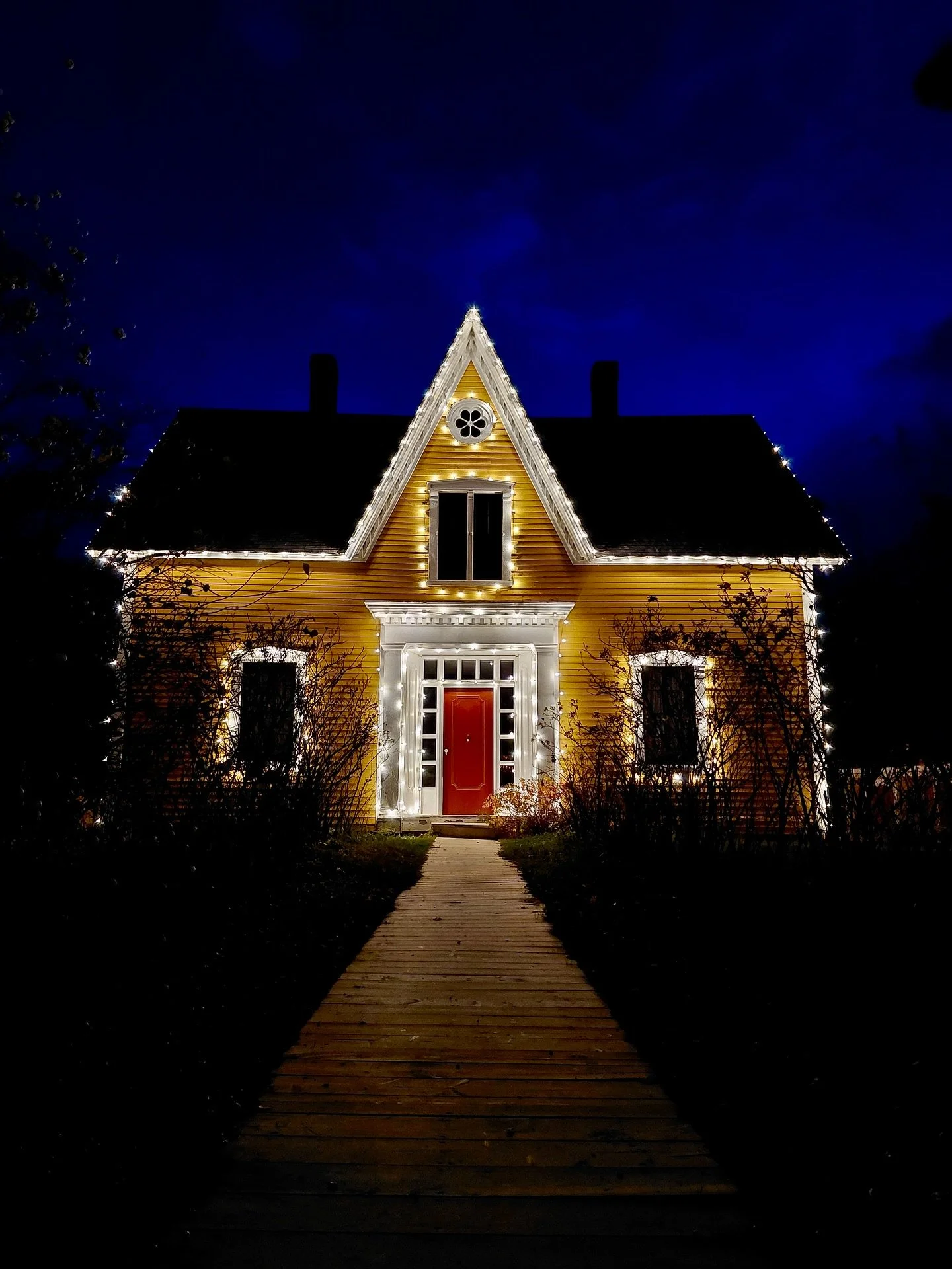 Countdown is ON! In just one week, Christmas Village Aglow debuts at @kingslandingnb &mdash; and I&rsquo;m going on opening night! ✨🌲

It also made the list of the 12 Reasons Why Fredericton Feels Like a Hallmark Holiday Movie (see link 🔗 in bio). 