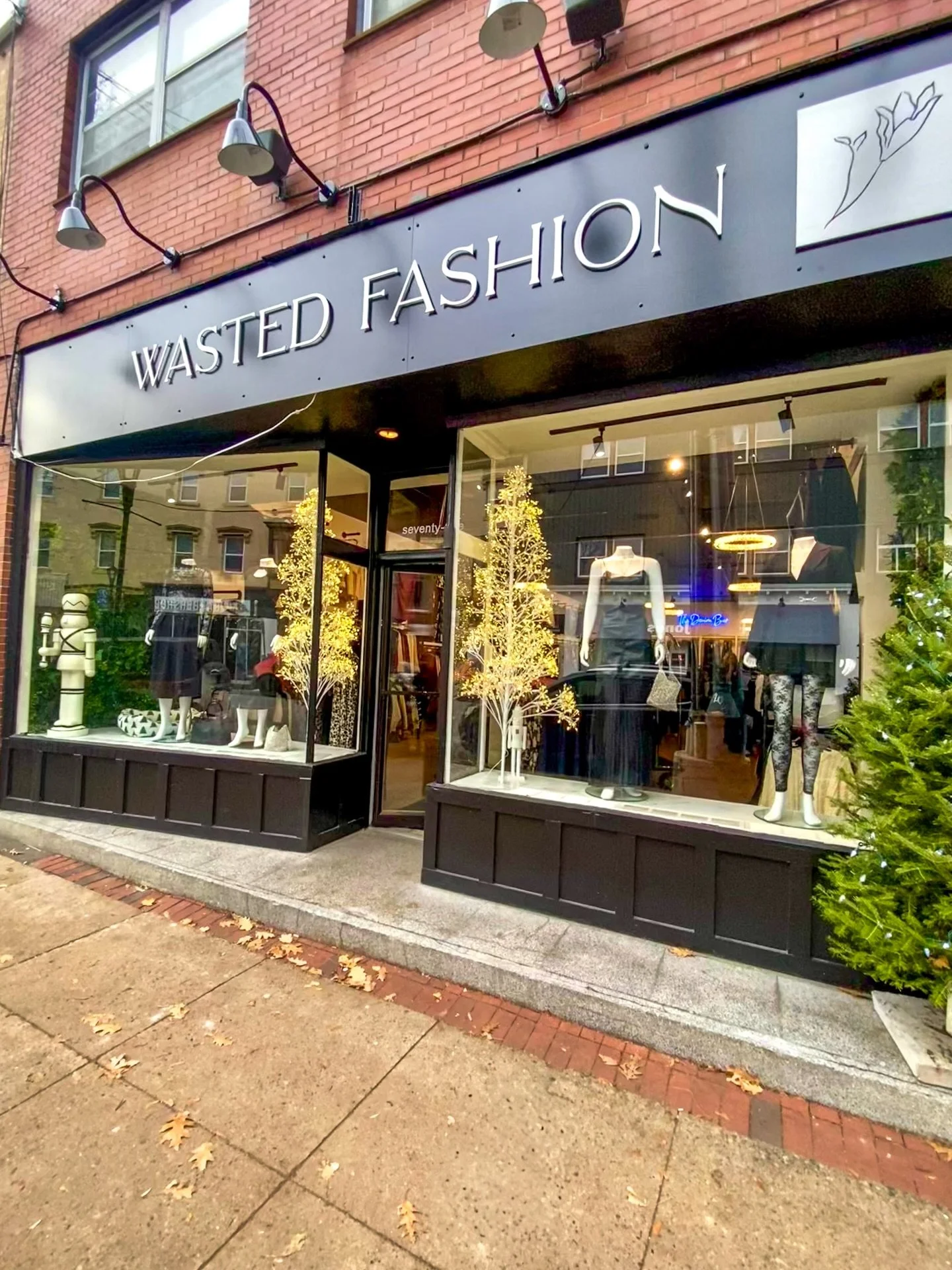 @wasted_fashion has opened their beautiful new doors on 75 York Street &mdash; the perfect spot to refresh your everyday style or find something stunning for the season&rsquo;s celebrations. 🎄✨ Step inside for pretty pieces, elevated looks, and a bo