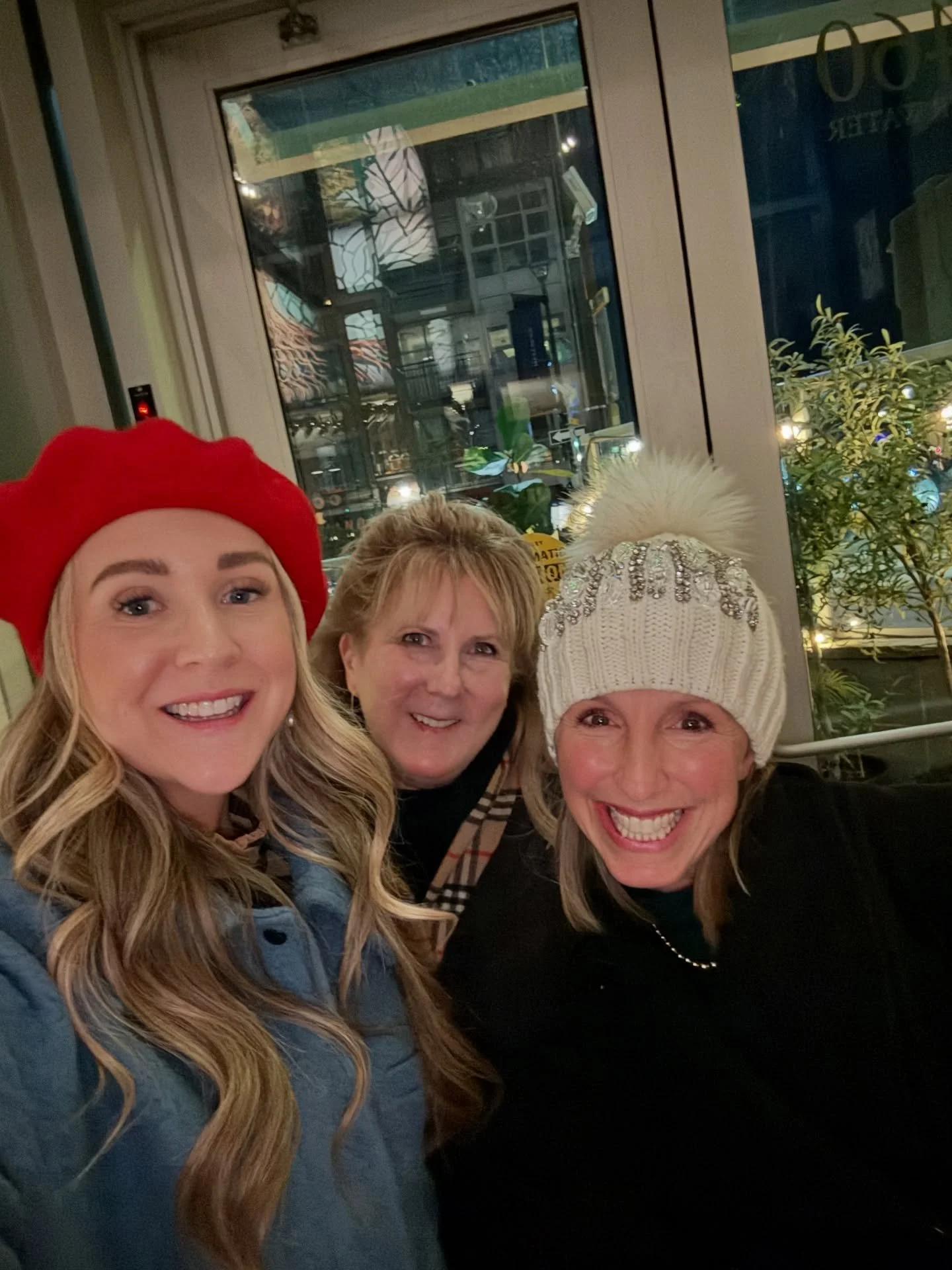 So happy to spend time with my Hali Gurls 💕 @shortpresents &amp; @littlesarahbirch and kudos to these beauties for always getting me in front of the camera! 📸 #maritimesmaven