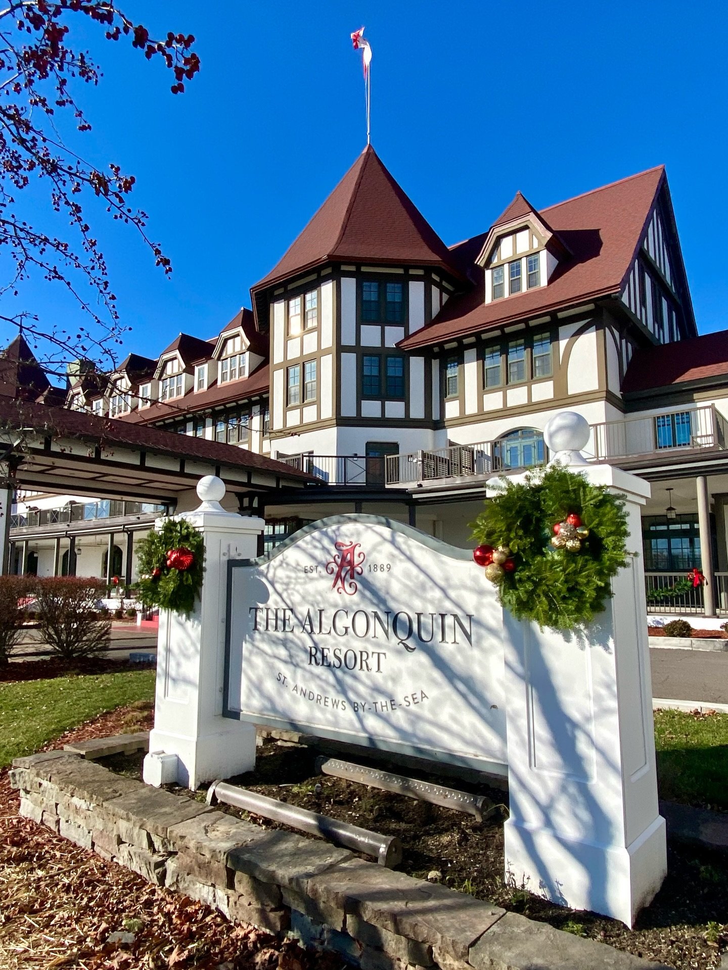 The @algonquinstandrews always rolls out the red carpet&mdash;welcoming you straight into a fairytale castle-on-the-hill retreat. 

From the moment you arrive, you know you&rsquo;re in for something special. And during the festive season, everything 