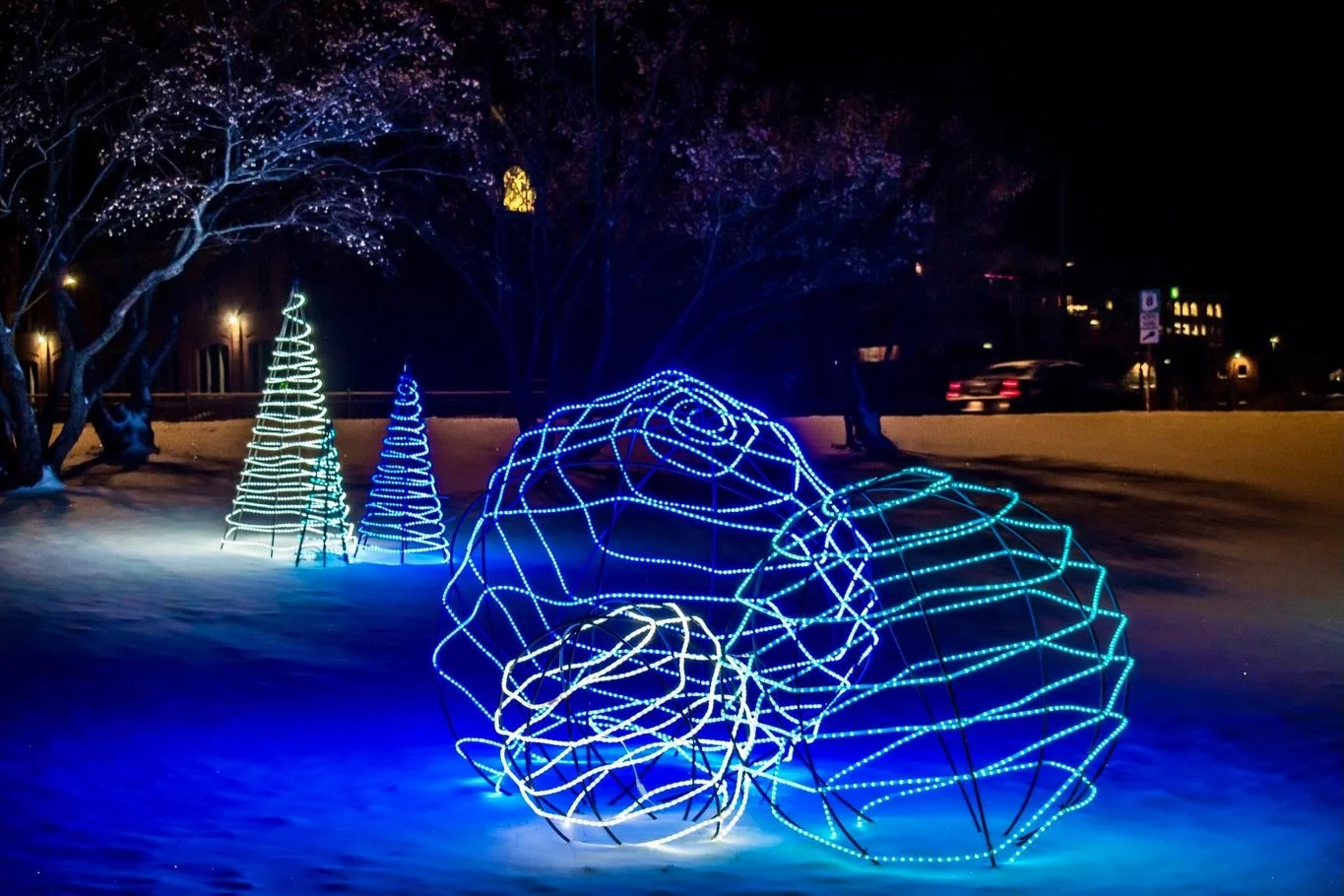 ✨There&rsquo;s still plenty of Hallmark-style small-town Christmas magic to soak up in Fredericton, NB. See link 🔗 in bio. 

Historic inns glow softly with candlelight, downtown shops sparkle as you follow the Nutcracker Trail in search of meaningfu