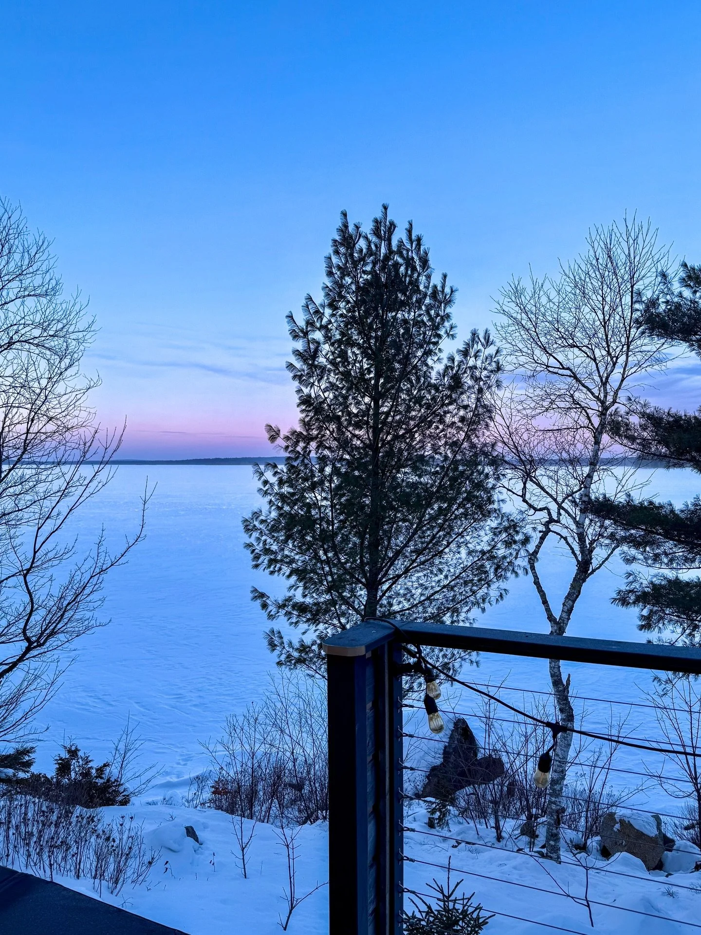 Cotton candy skies and a quiet lake morning at OG Ales Hightower Chalet. Waking up to this view did not disappoint. 🤍🩵🩷☕️ 

#maritimesmaven #frederictoncapitalregion #hostedstay #ogales #offgridales