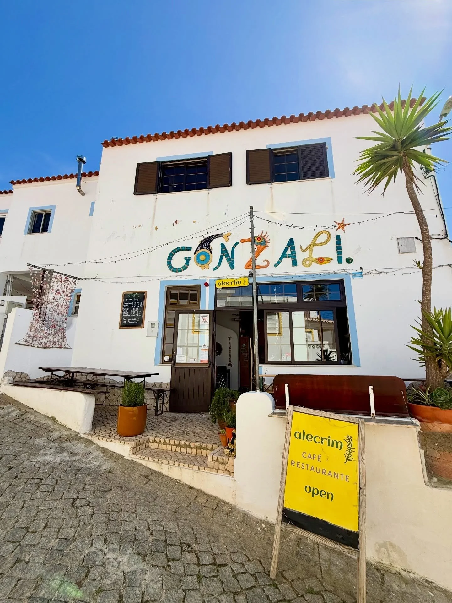 The kind of meal that feels extra satisfying after a morning well spent. 🌿✨

After exploring the wild beauty of the Vicentine Coast, we made our way into the charming village of Carrapateira and settled in at the charming Alecrim Caf&eacute; Restaur