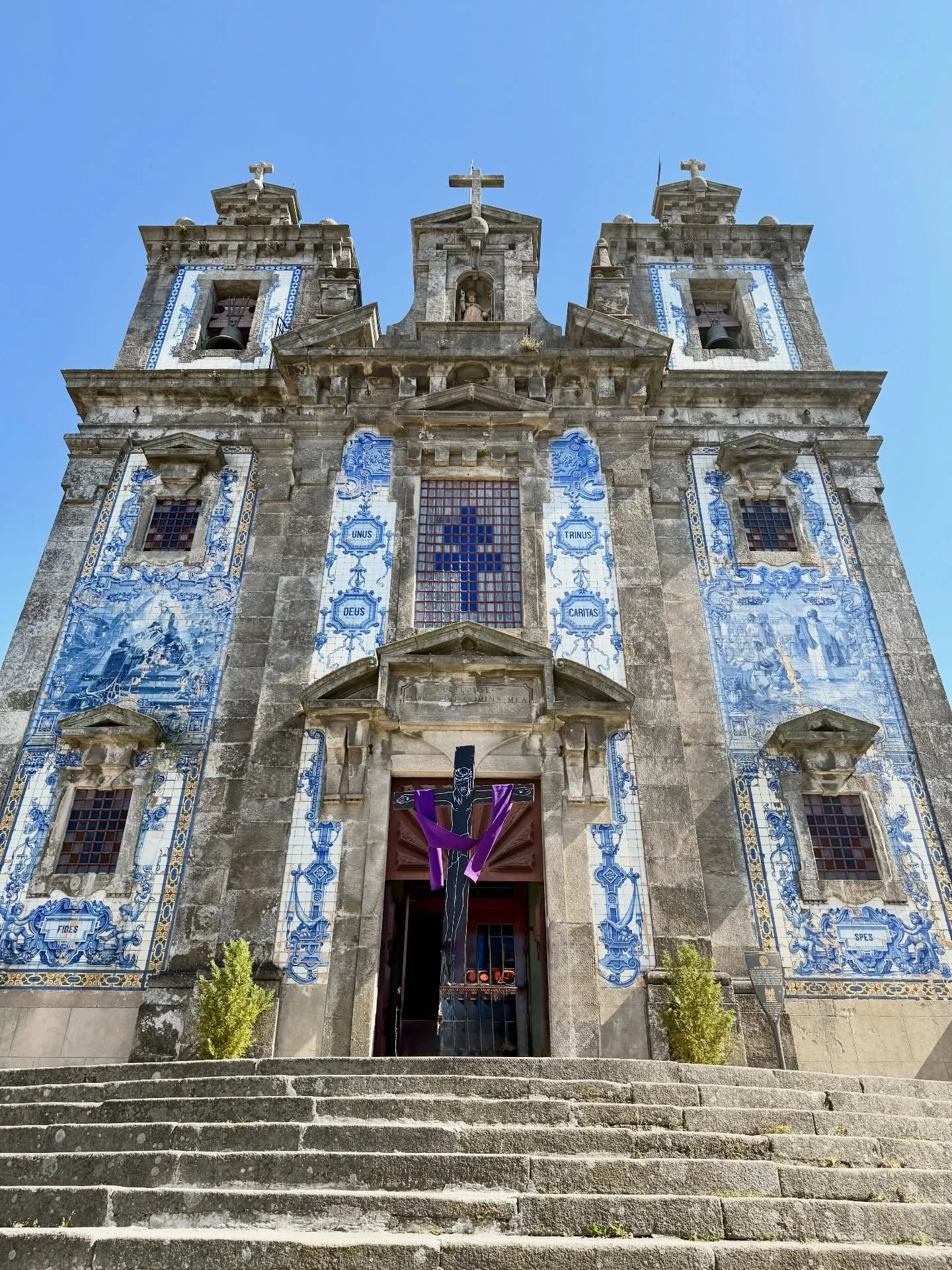 ⛪ Church of Saint Ildefonso &mdash; Porto&rsquo;s Azulejo Masterpiece

In the vibrant rhythm of Porto, just steps from Batalha Square, the Church of Saint Ildefonso quietly captures your attention&mdash;first from the outside, then even more deeply w