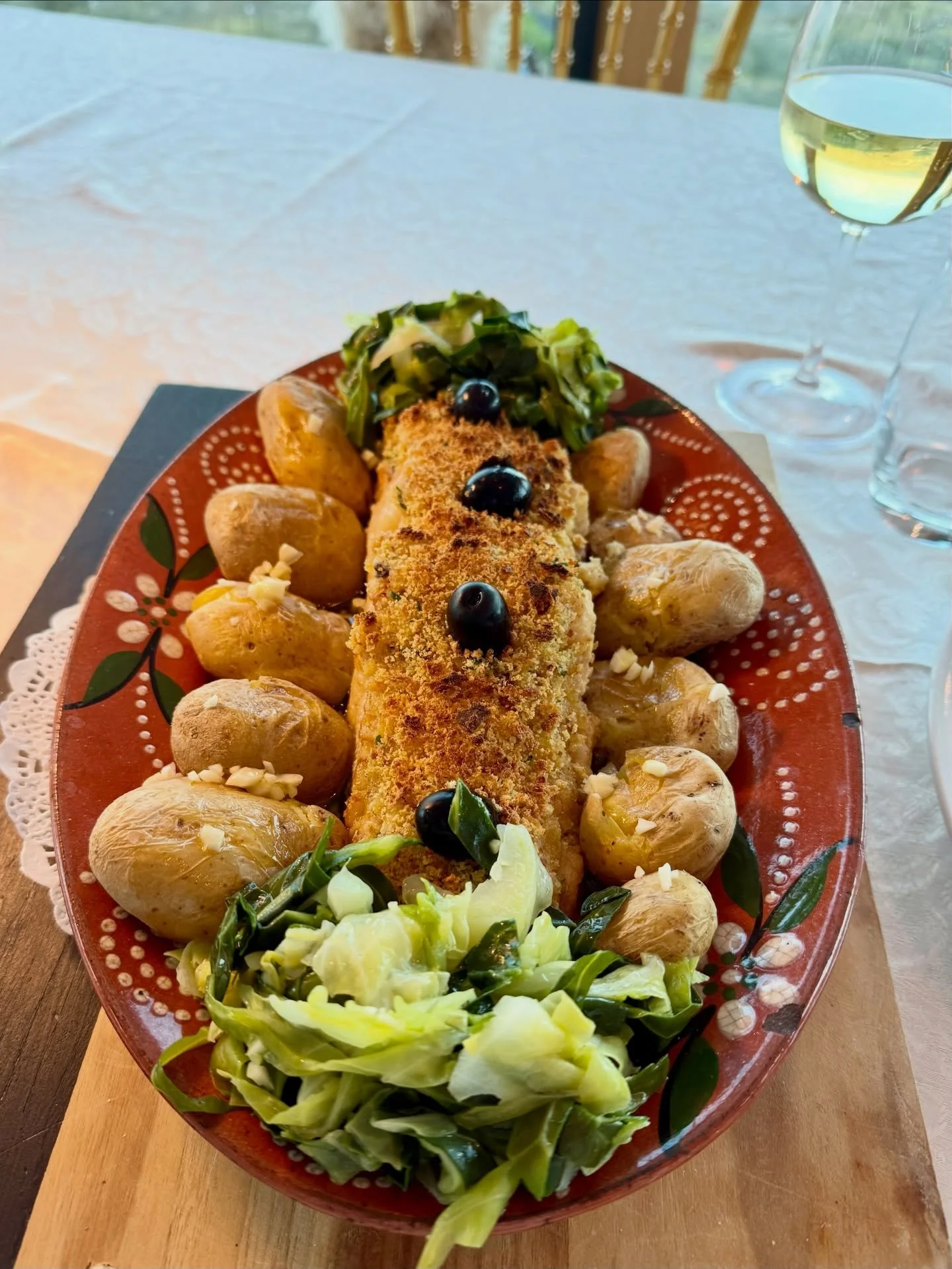 At @paraisodouro , the view may draw you in&mdash;but the meal is what stays with you.

While enjoying an over stay here, Eric &amp; I shared bacalhau com broa&mdash;tender cod topped with a golden cornbread crust, served with potatoes, garlic, and g