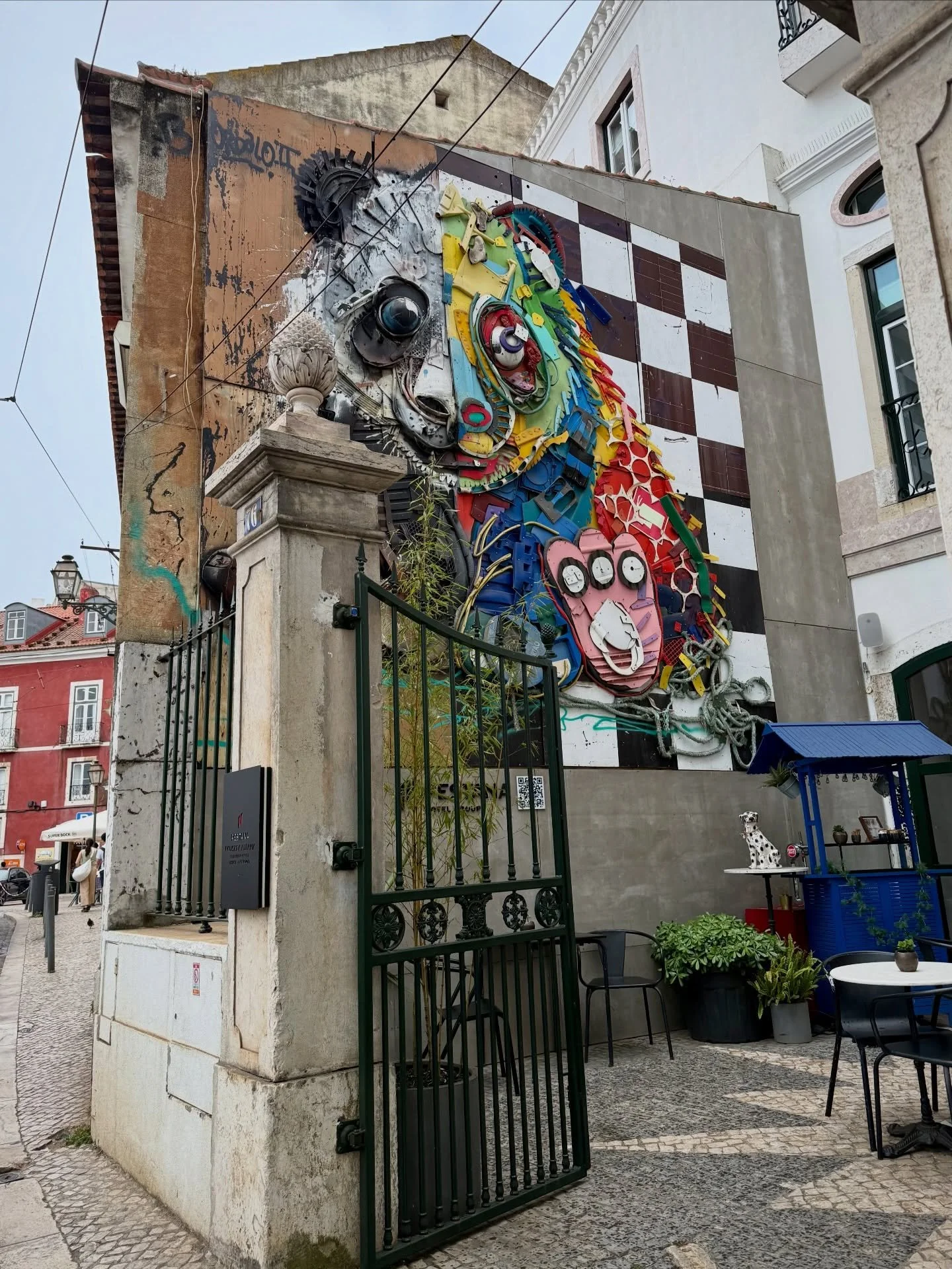 Not all of Lisbon&rsquo;s most striking views come from miradouros&hellip; some stop you in your tracks right at street level.

Tucked into the historic Alfama district, this powerful piece&mdash;&ldquo;Half Young Panda&rdquo; by Portuguese artist Bo