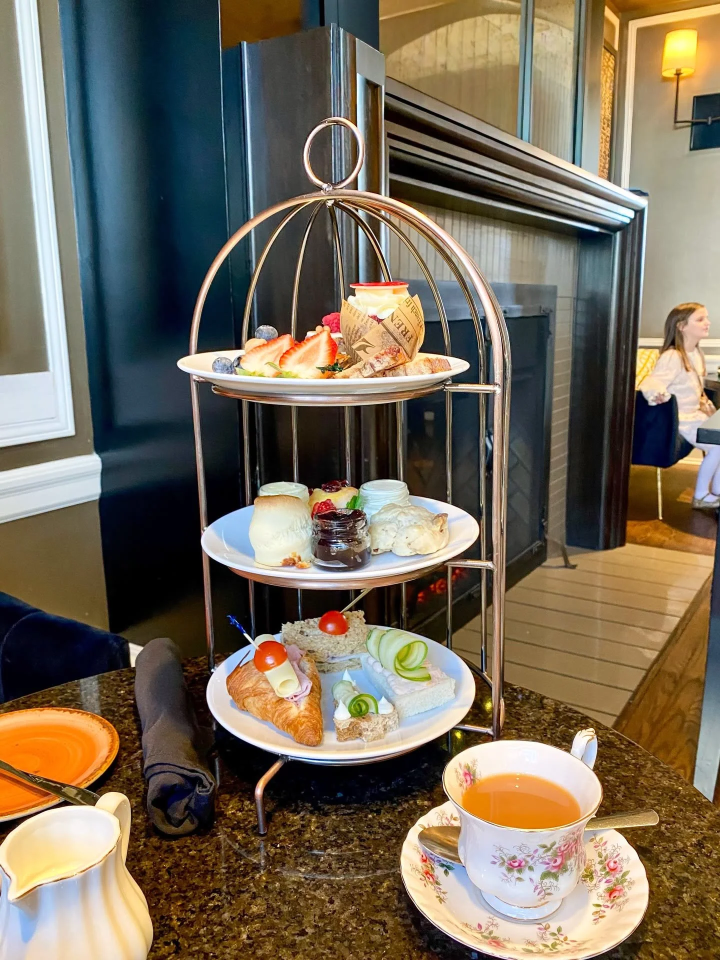 🌸🌿🌊 Mom by the sea? Yes please... a little luxury, a lot of heart, and a day designed just for her.

Celebrate Mother&rsquo;s Day 💞 in timeless coastal style at the @algonquinstandrews &mdash;whether you&rsquo;re planning a full overnight escape 