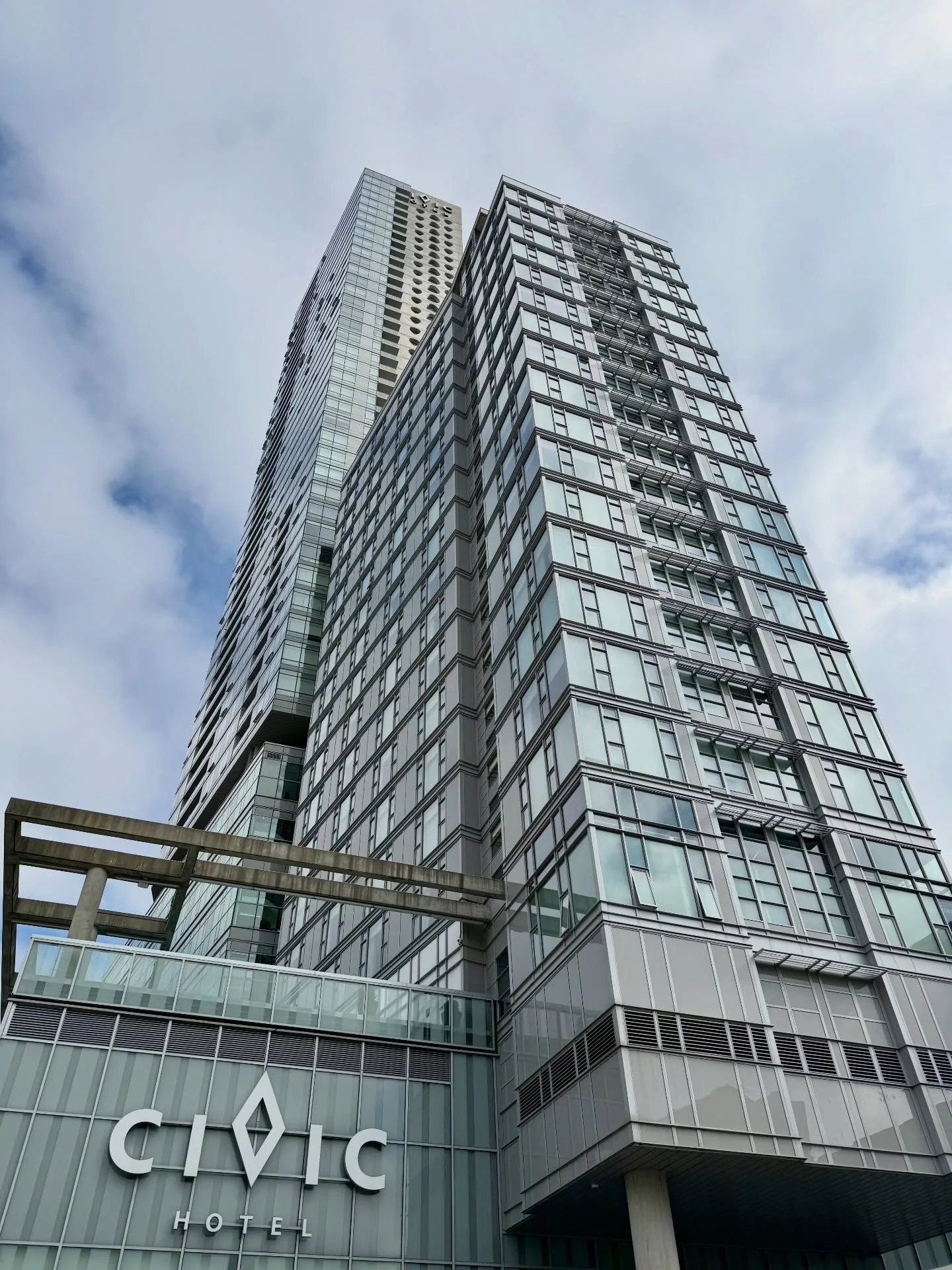 Modern luxury, cinematic design, and incredible skyline views &mdash; our hosted stay at @wearecivichotel was the perfect final overnight of our unforgettable @cineventure_ca @travelmediaca FAM Tour experience. ✨🏙️

Anchoring Surrey&rsquo;s rapidly 