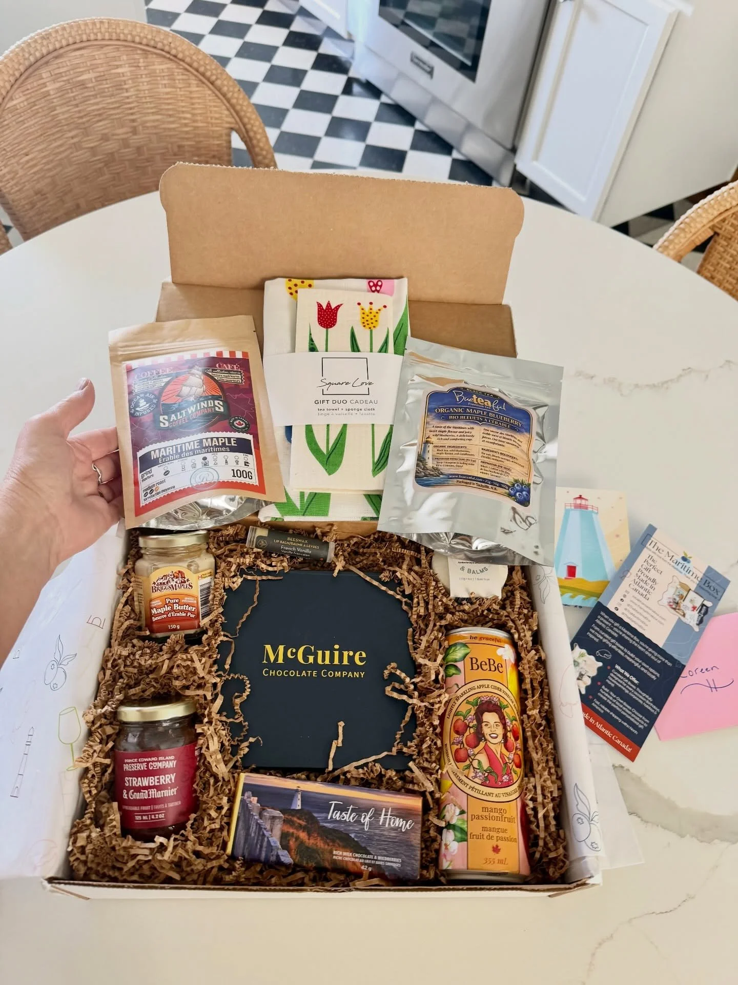 🎁🍁 One of my favourite parts of hosting a Creatives Retreat is finding meaningful ways to show appreciation for the incredible women who join me.

That&rsquo;s why I partnered with @themaritimebox to surprise each Creative with a thoughtfully curat