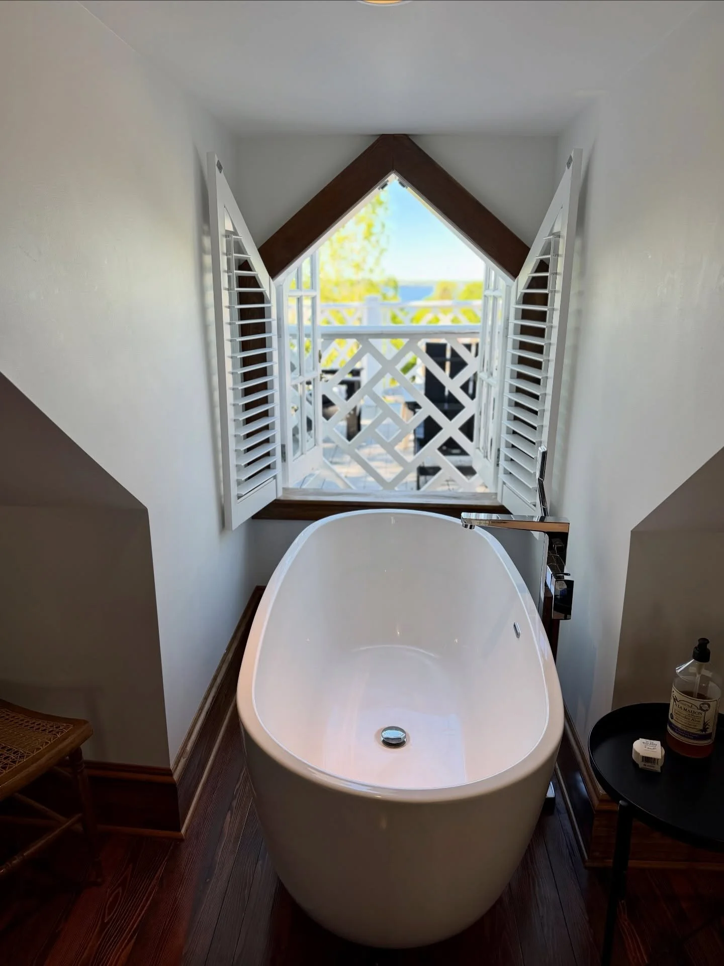 ✨ Bath time at @corycottage is anything but ordinary. 🛁

In a cottage filled with charm and thoughtful details, the two soaker tubs might just be the most irresistible feature of all.

One is tucked beneath a storybook window, where you can soak whi