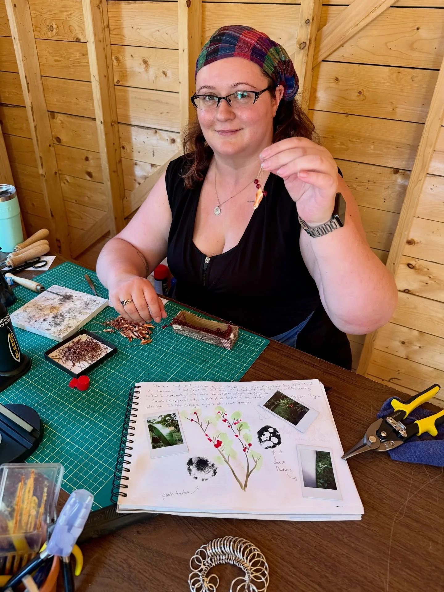 Today I had the pleasure of meeting @stephaniesiroisjewellery the current Artist in Residence at the @fredbotanicgarden 🪴, and we had the loveliest conversation.

Stephanie creates modern heirloom jewellery inspired by symbolism and literature. Duri