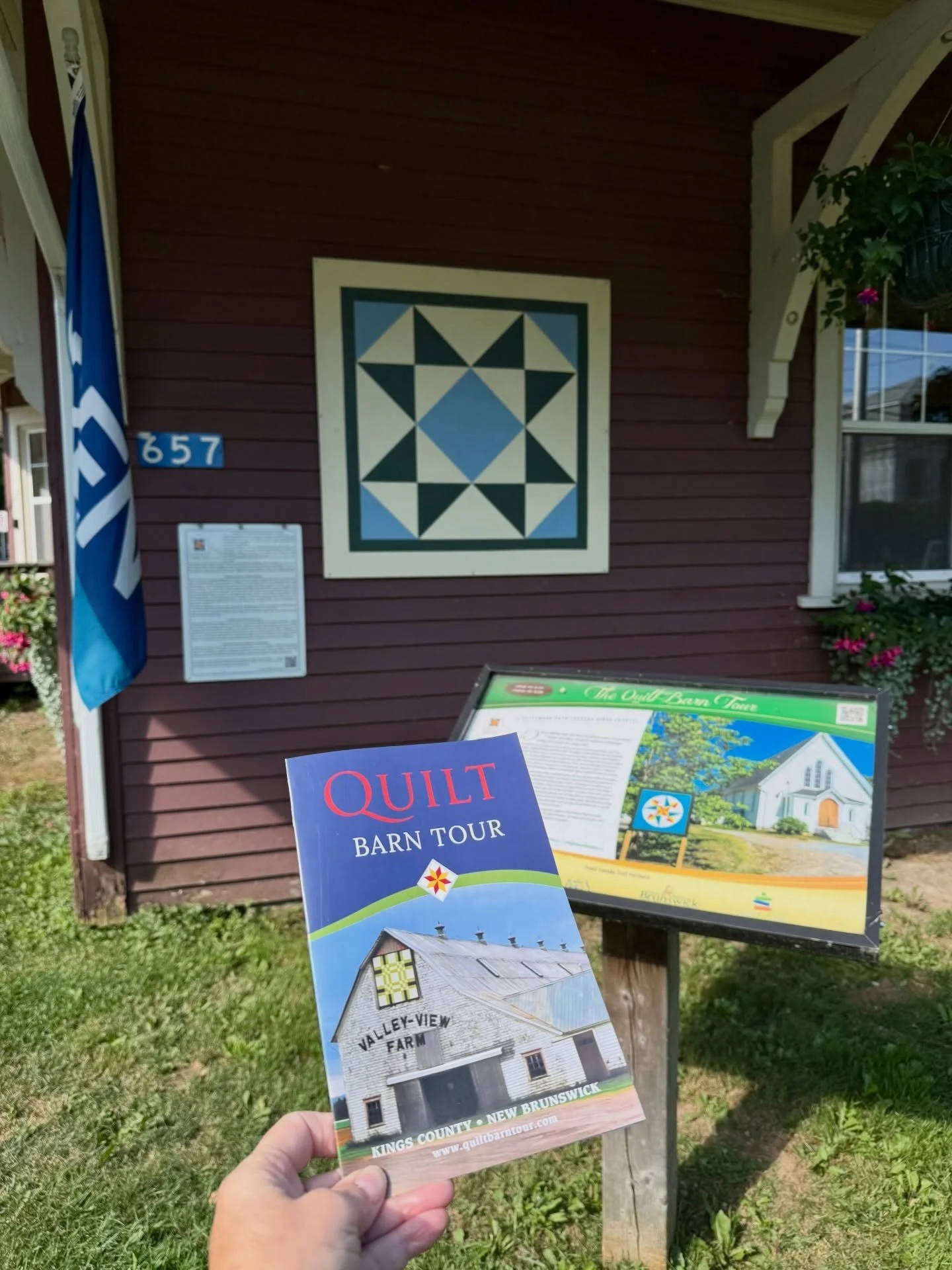 What a wonderful day exploring the Kings County Quilt Barn Tour with my friend Julie! 🧵🚗

After picking up our Quilt Barn Tour Passports at the charming Hampton Visitor Information Centre (and a few great tips from Hannah, Catherine, and Lauren), w