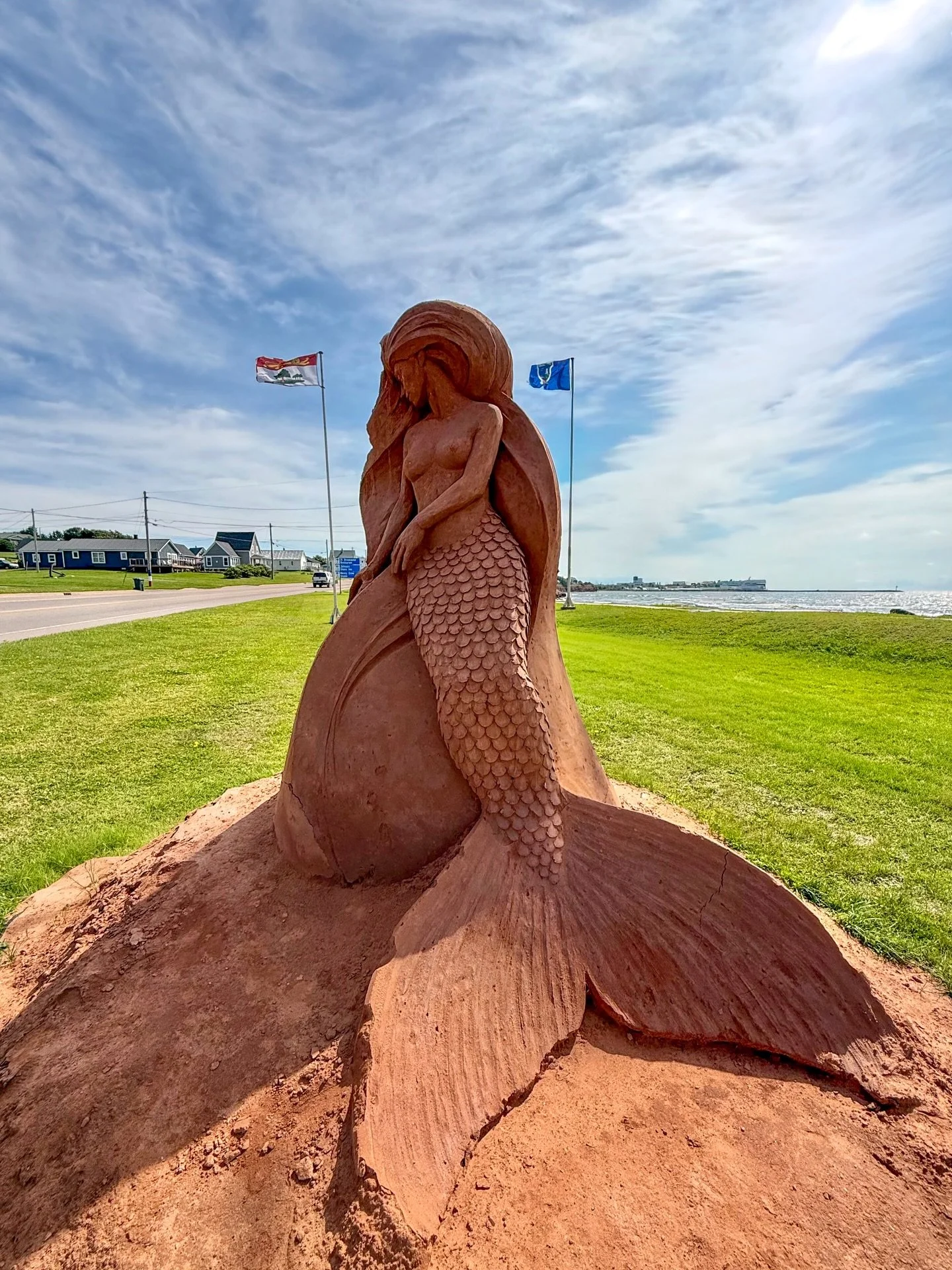 We weren&rsquo;t even in @sourispei for five minutes when something had us craning our necks. 🧜&zwj;♀️

A giant sand mermaid stood along the road, so we made a mental note to come back for a closer look.

We were on our way to the historic Souris li