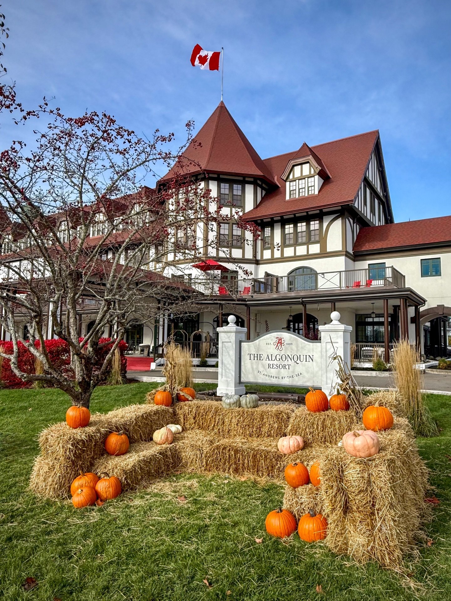 Chef Ricardo Dotti and his culinary team at The Algonquin Resort served up a harvest feast that was a work of art for the eyes and a treat for the palate! 🍽️🥂 From local seafood to creative takes on beloved Maritime comfort food and a tempting arra