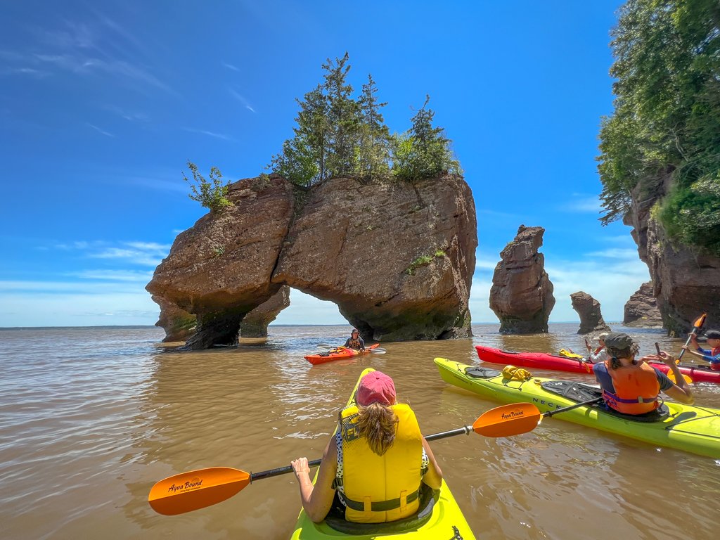 Kayak the Rocks and Walk on the Ocean Floor at Hopewell Rocks / #CanadaDo / Best Things to Do for Couples in New Brunswick