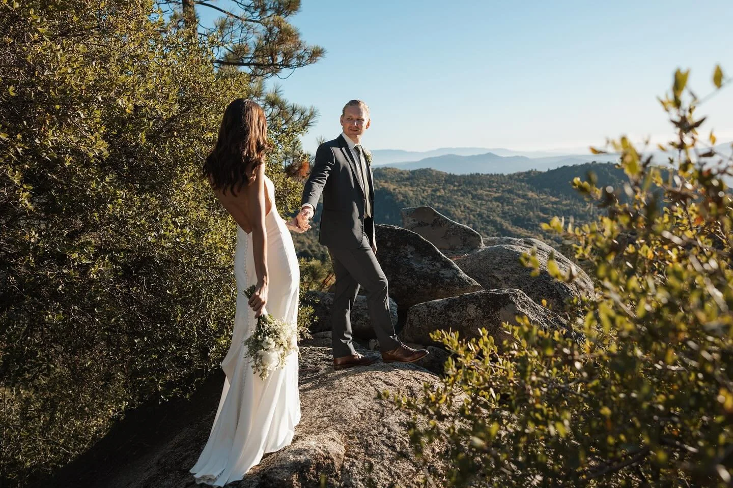 One more sneak peak from this perfect sunset ! The day before was stormy and pouring rain which made for this epic view with andrew and Jenna 🥹 
&bull;
&bull;
&bull;
&bull;
#idyllwildcalifornia #idyllwildweddingandevents #idylllwildevents #idyllwild