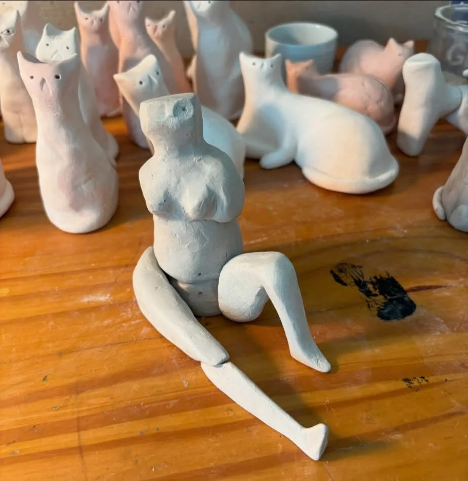 After many cats, I had to try my hand at some figure shapes in clay. 
#figures #ceramicfigures #ceramics #clayfigure #abstractfigure #abstracted #figurestudy #figurativeartist #figurative