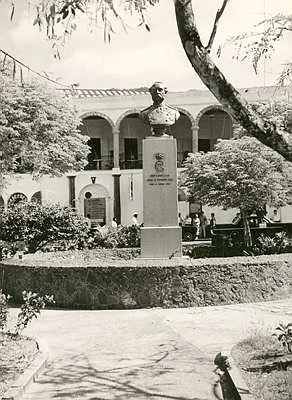 king christian 9 in emancipation park stt.jpg