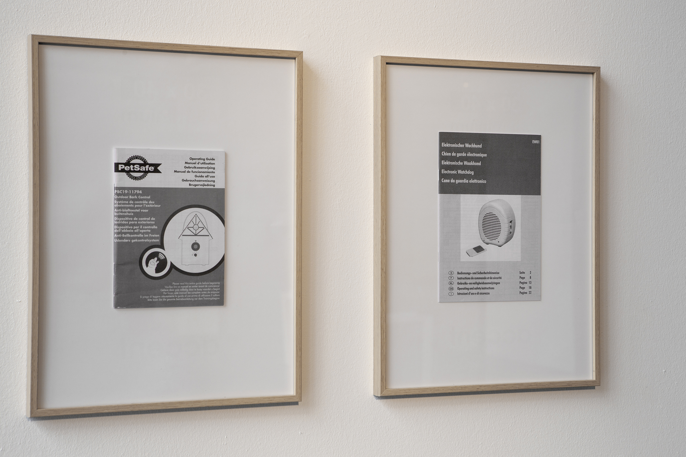 Bark control, 2019, carpet, mdf, a barkcontrol-device, an electronic watchdog-device (200x400x30cm), two manuals in wooden frames