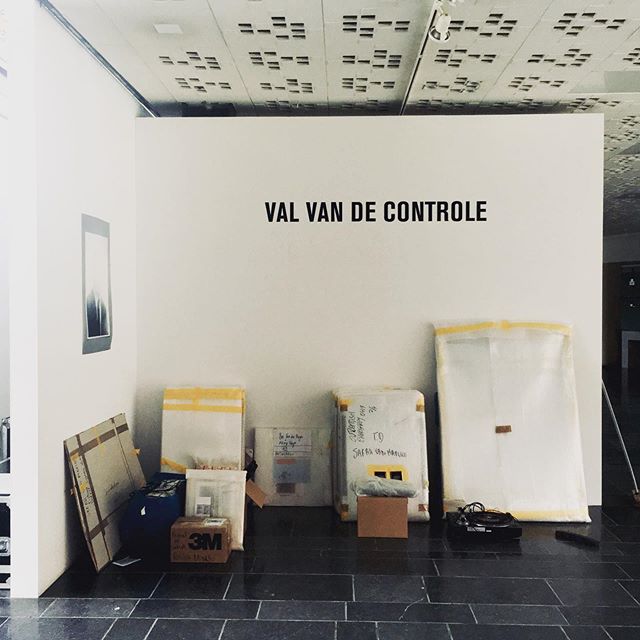 Wanneer &ldquo;Het Festival van de Controle&rdquo; &ldquo;De Val van de Controle&rdquo; wordt. Het is gedaan.. #festivalvandecontrole #sarahvanmarcke #stilll_office