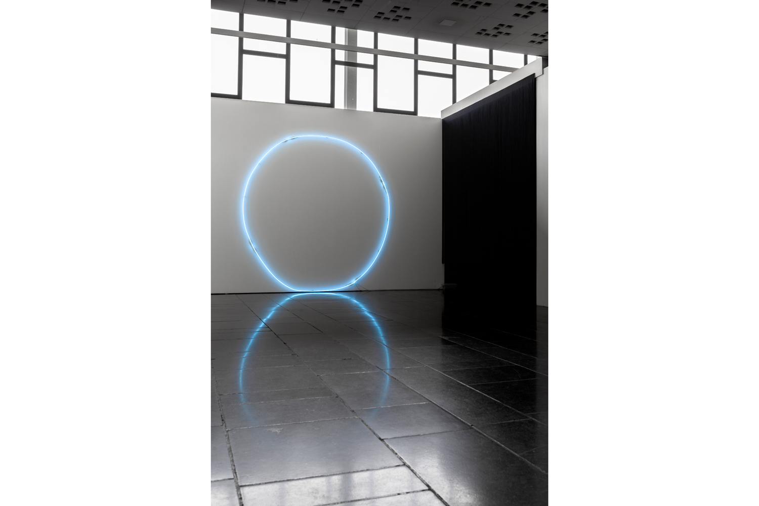 Chaim van Luit, ‘Circumbscribe’, 2018, neons, cable, transformer, 265 x 250 cm, Courtesy of the artist and gallery Meesen De Clercq 