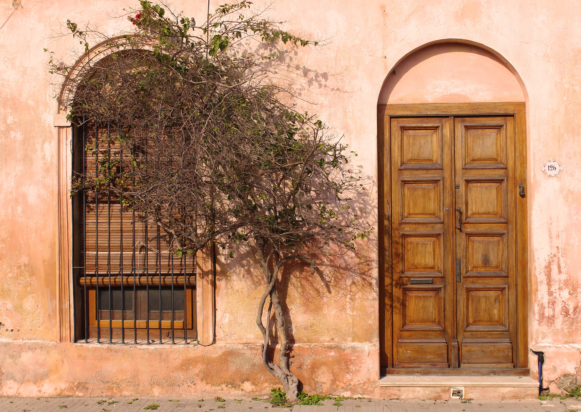 Travel blog street photography in Colonia del Sacramento, Uruguay