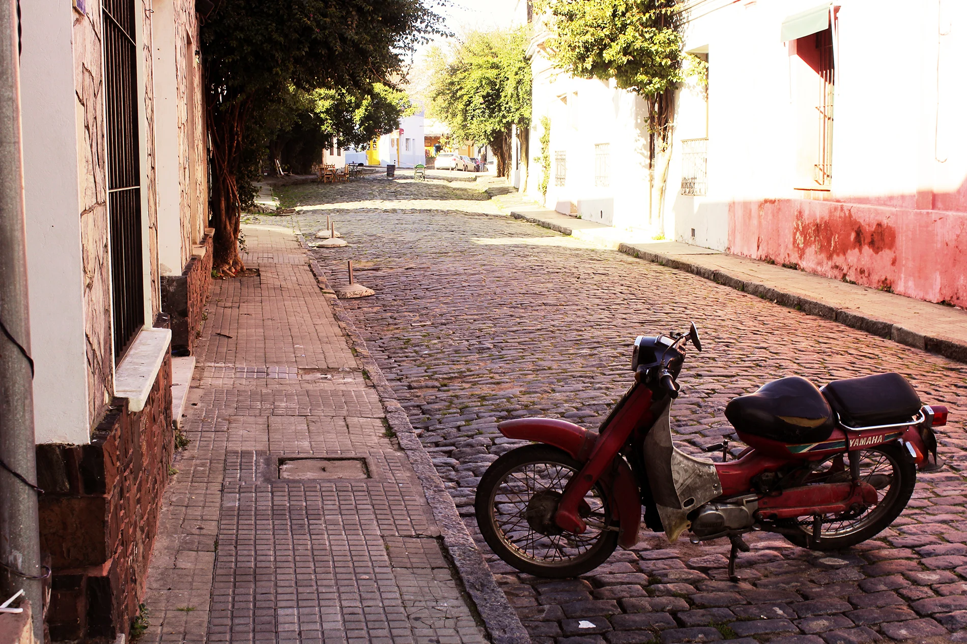 Travel blog street photography in Colonia del Sacramento, Uruguay