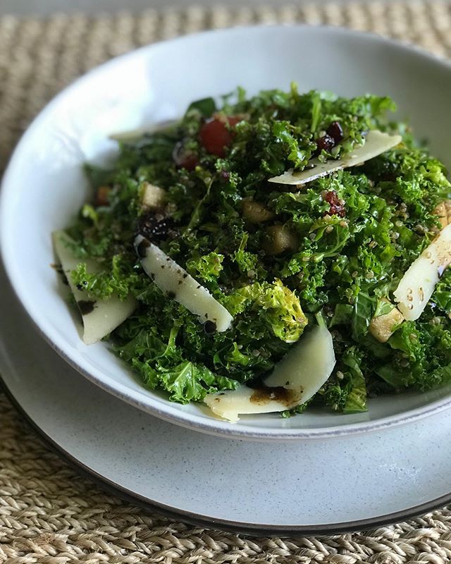 KALE  AND QUINOA SALAD

Looking for a healthy and delicious superfood salad that you can make ahead? This kale quinoa salad tastes amazing with dried cranberries , chopped apples , parmesan, and a simple balsamic dressing.

I was actually inspired to