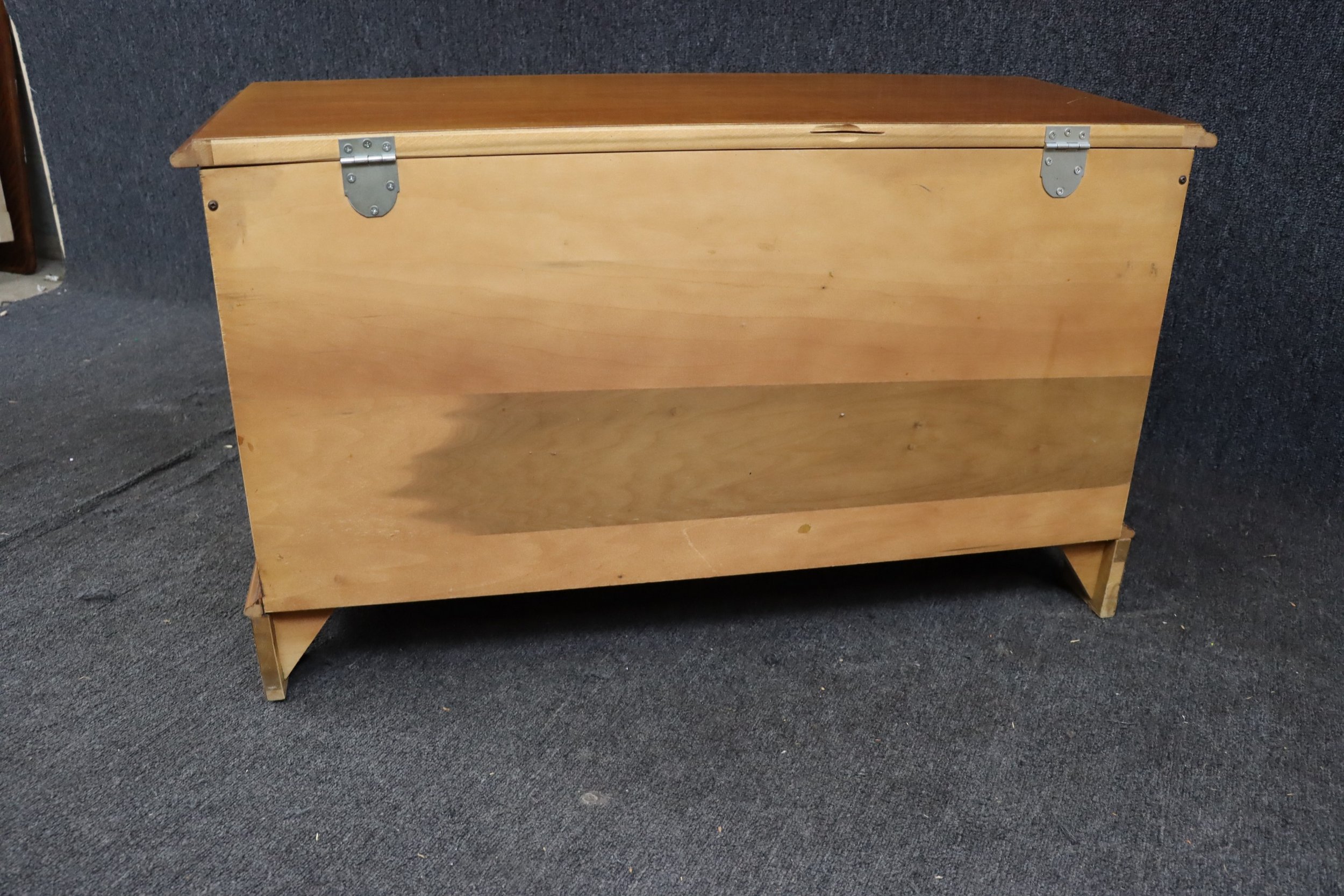 is enough Ruby pawn Maple Blanket Chest by Lane Furniture — Sonty Johns' Antiques