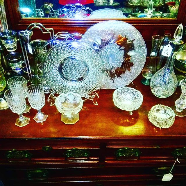 Happy Sunday everyone! We have  beautiful 😍 vintage Glassware and more for everybody to enjoy please come by or call to add these items and more to your home. Info is in the bio. PayPal ready.